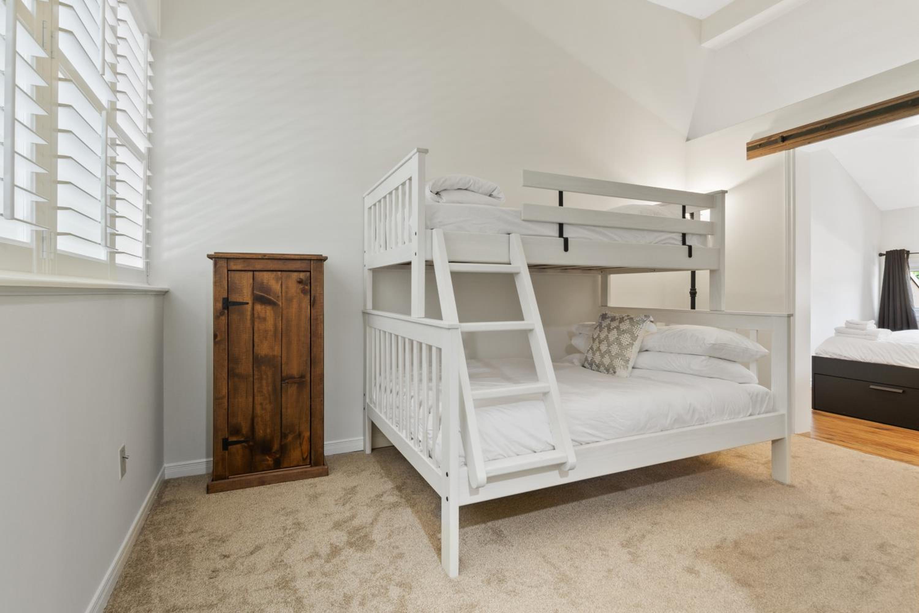 Lovely 3 Bedroom Wintergreen Retreat w Sauna