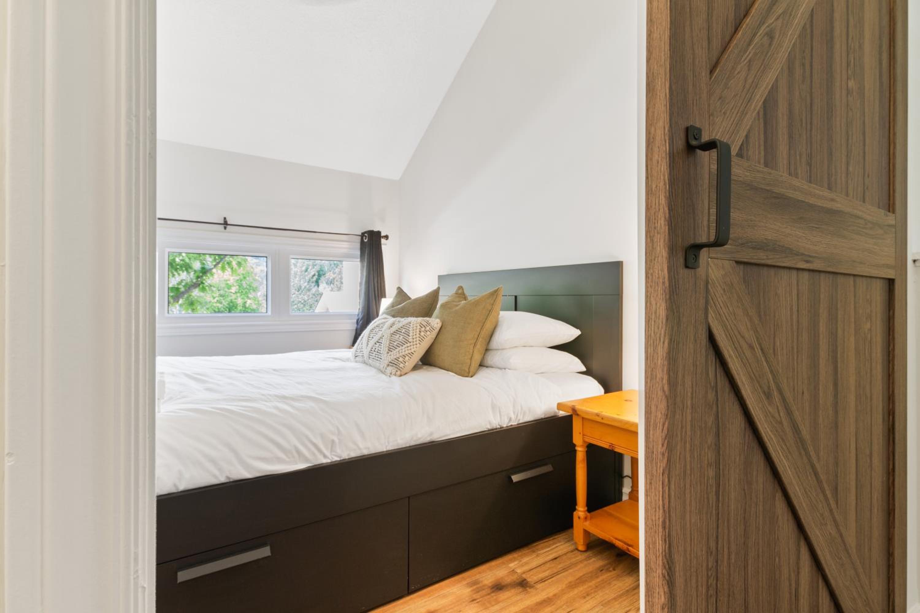 Lovely 3 Bedroom Wintergreen Retreat w Sauna