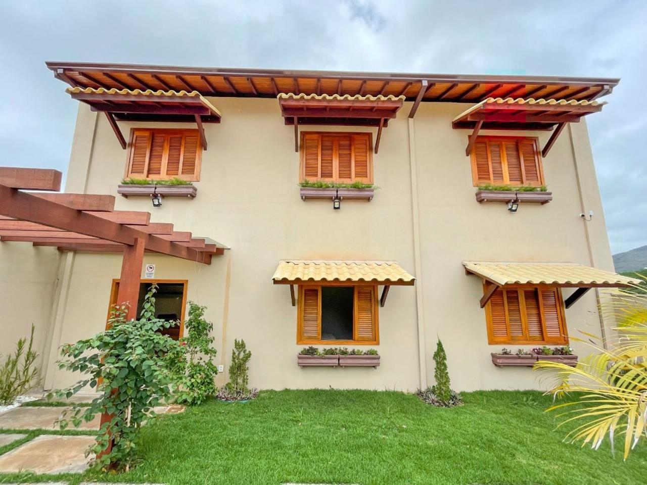 Maravilhosa casa com piscina em Capitólio-MG