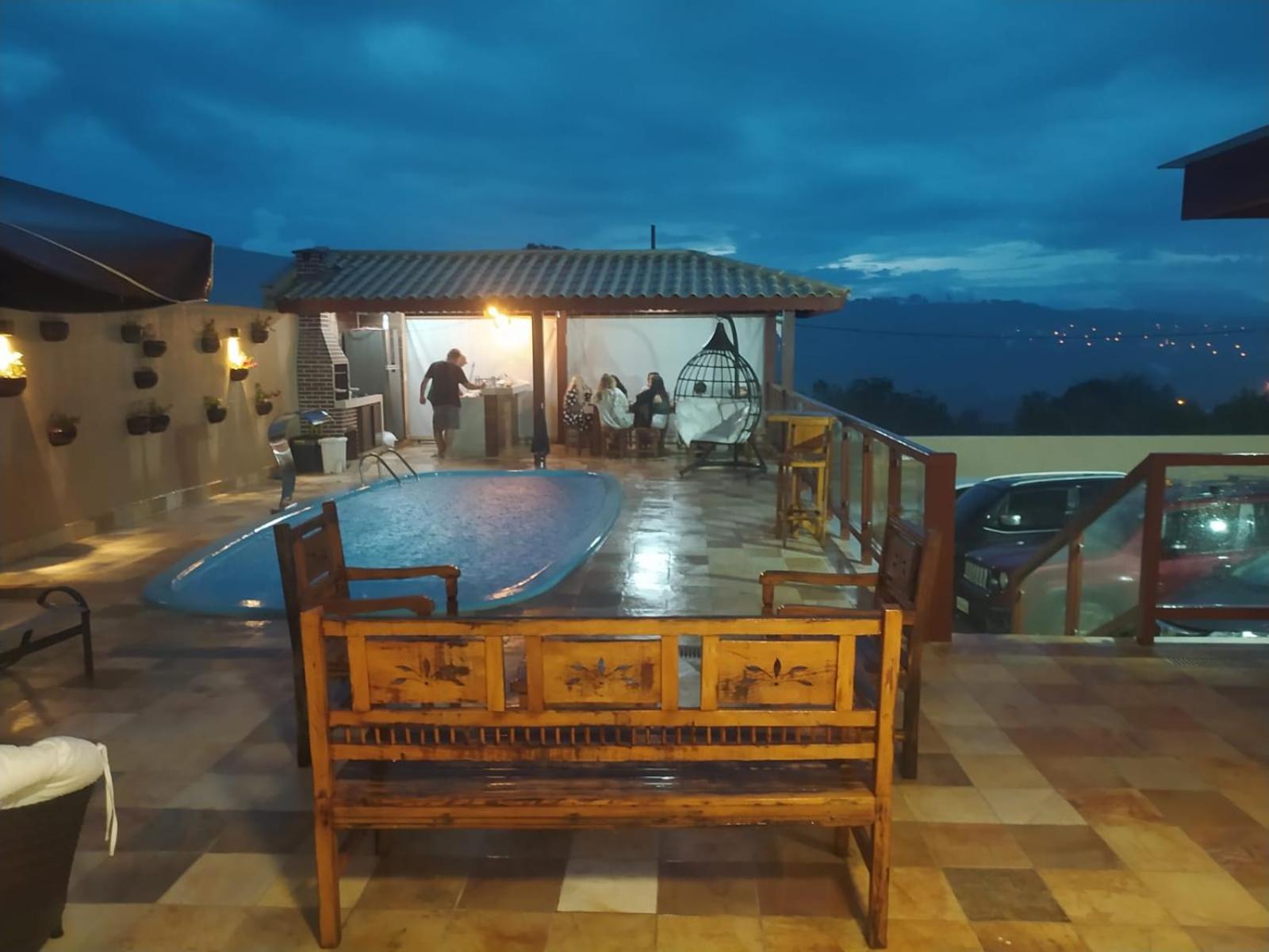 Maravilhosa casa com piscina em Capitólio-MG