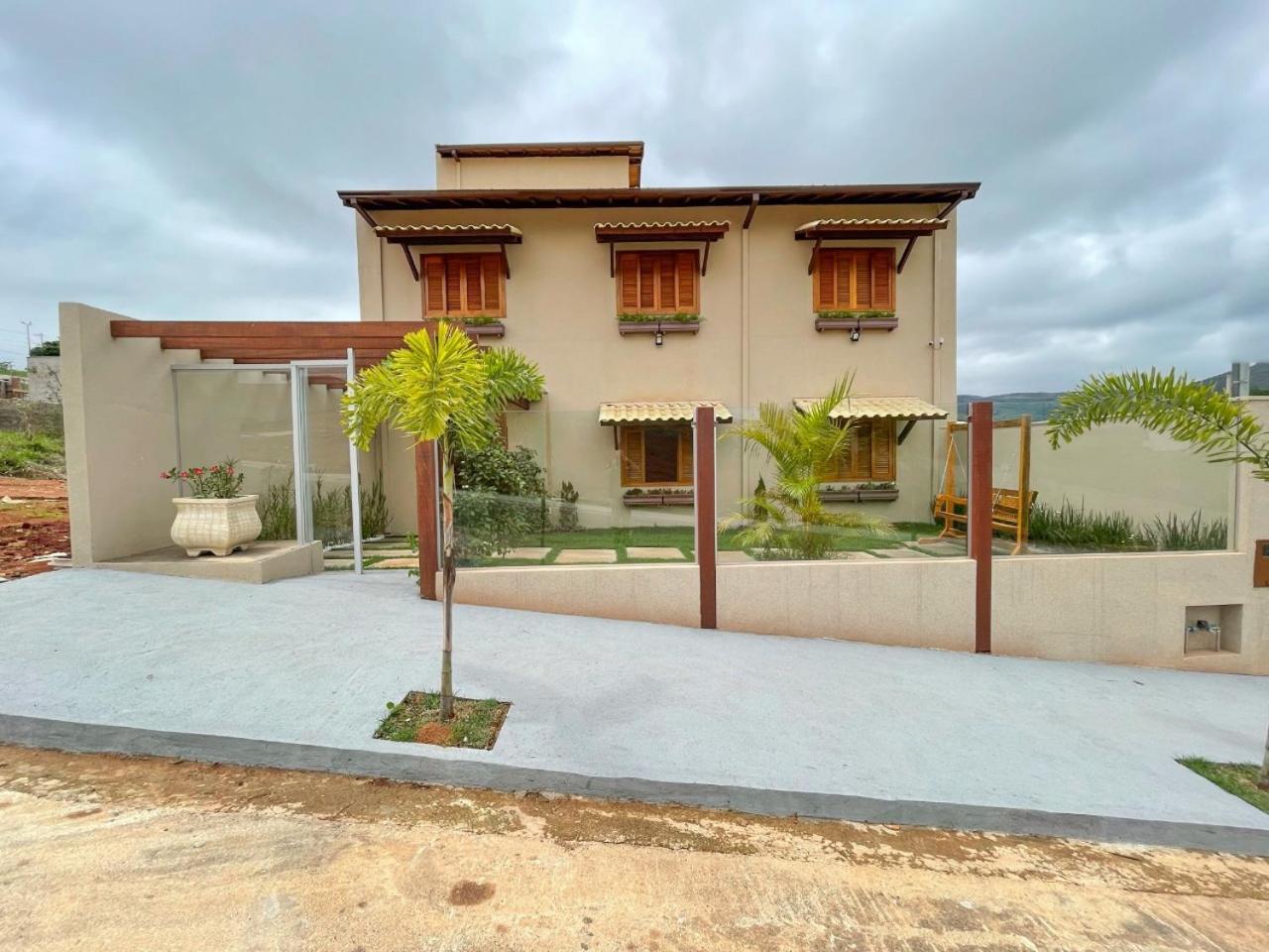 Maravilhosa casa com piscina em Capitólio-MG