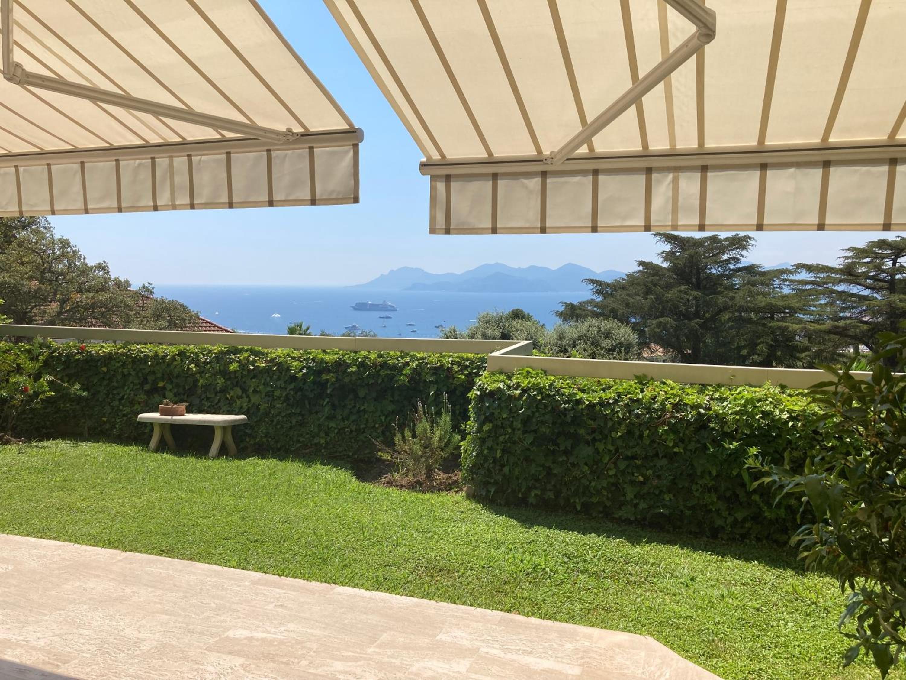 Cannes la Californie, appartement-villa LE SAINT GEORGES, avec grand jardin et vue mer view 5