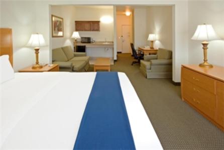 Holiday Inn Express Hotel & Suites Columbus by IHG view 4