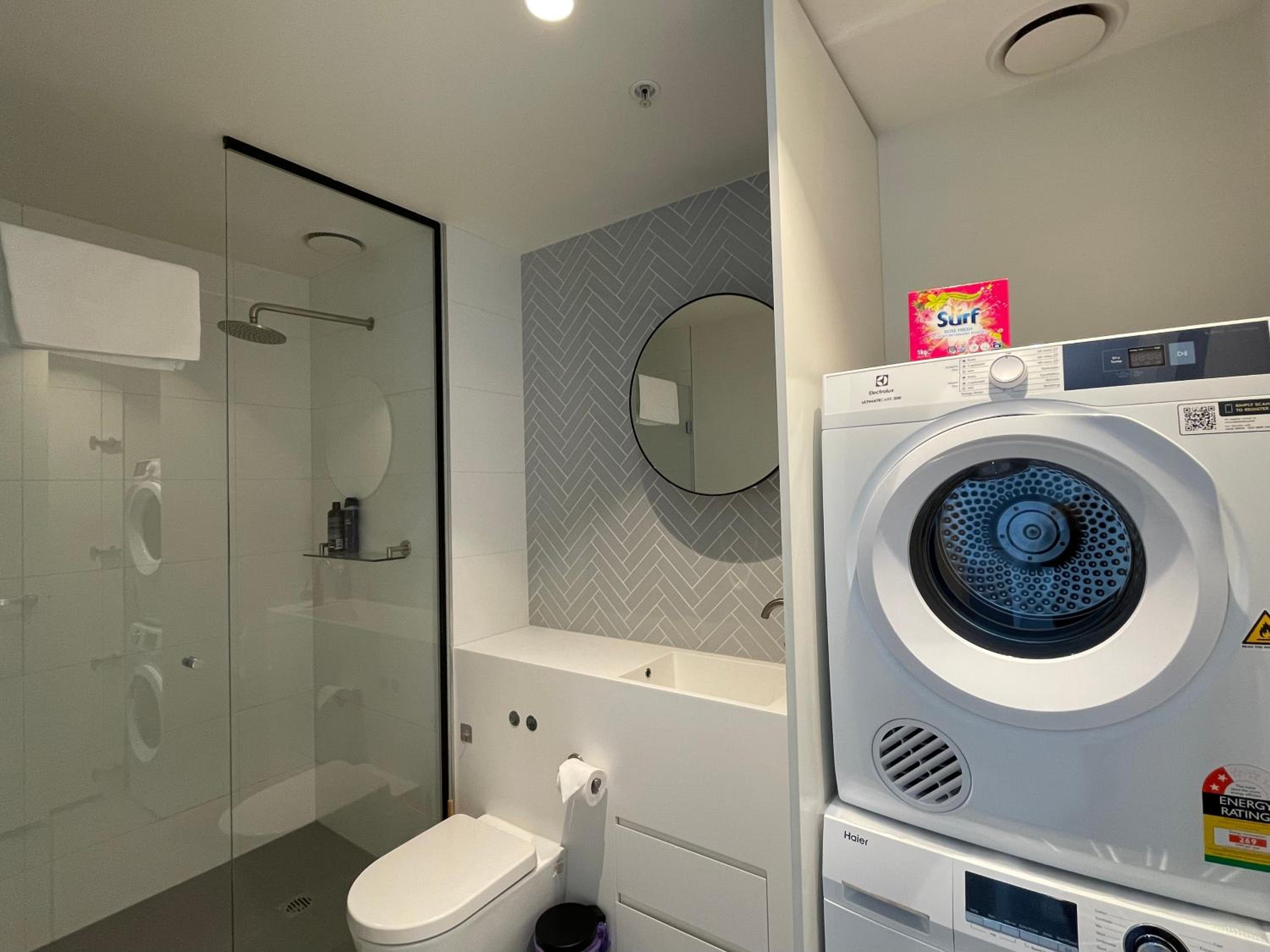 EQ Tower Modern Apartments Melbourne Central CBD