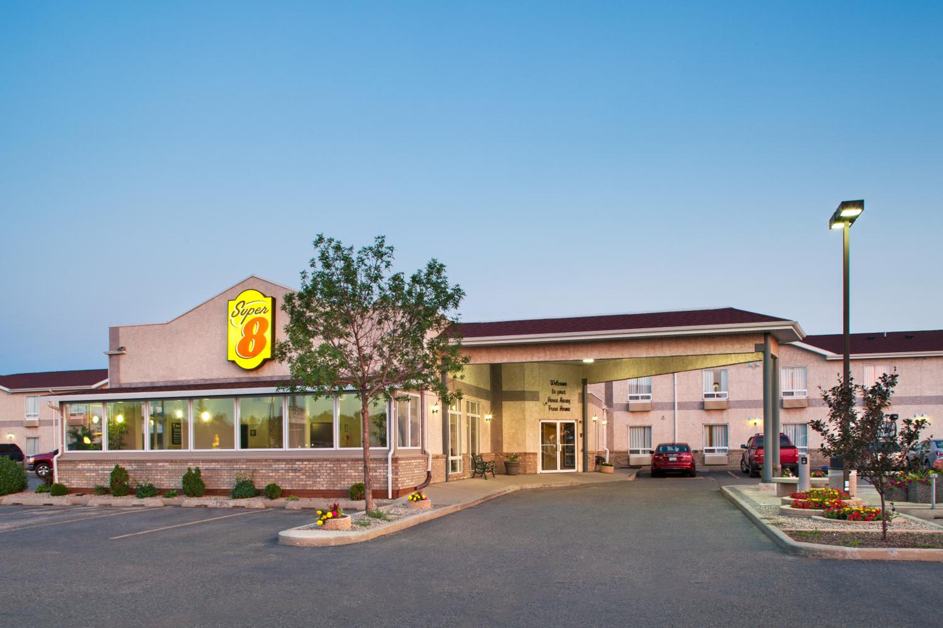 Brandon Vacations - Super 8 by Wyndham Brandon MB - Property Image 11