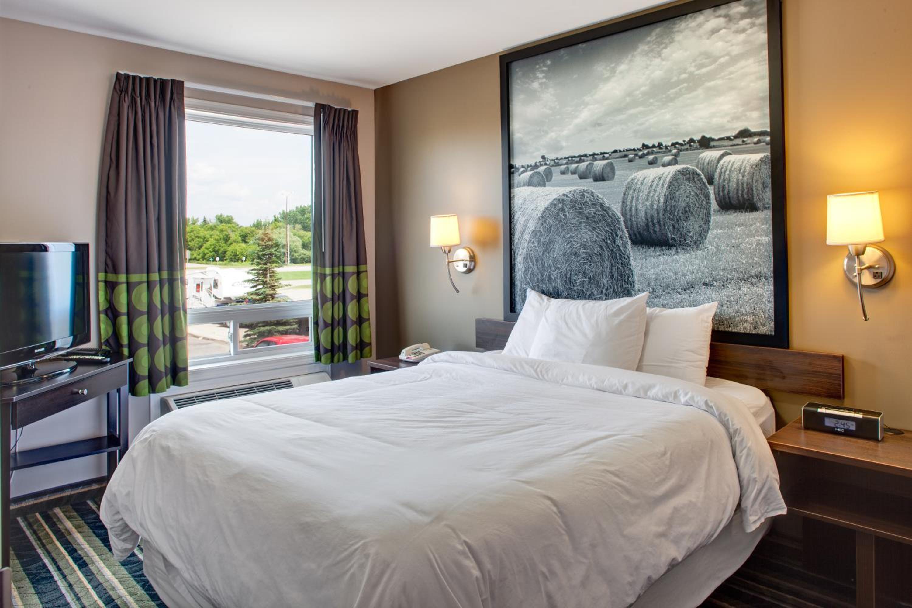 Brandon Vacations - Super 8 by Wyndham Brandon MB - Property Image 2