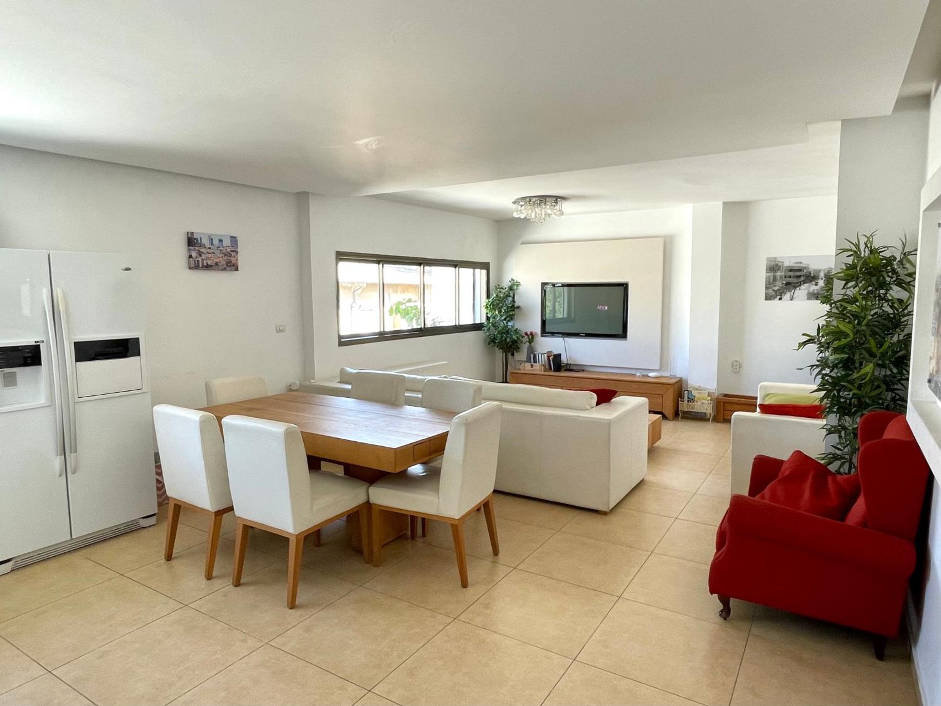 Beautiful 2-bedroom condo in the heart of Tel Aviv view 3