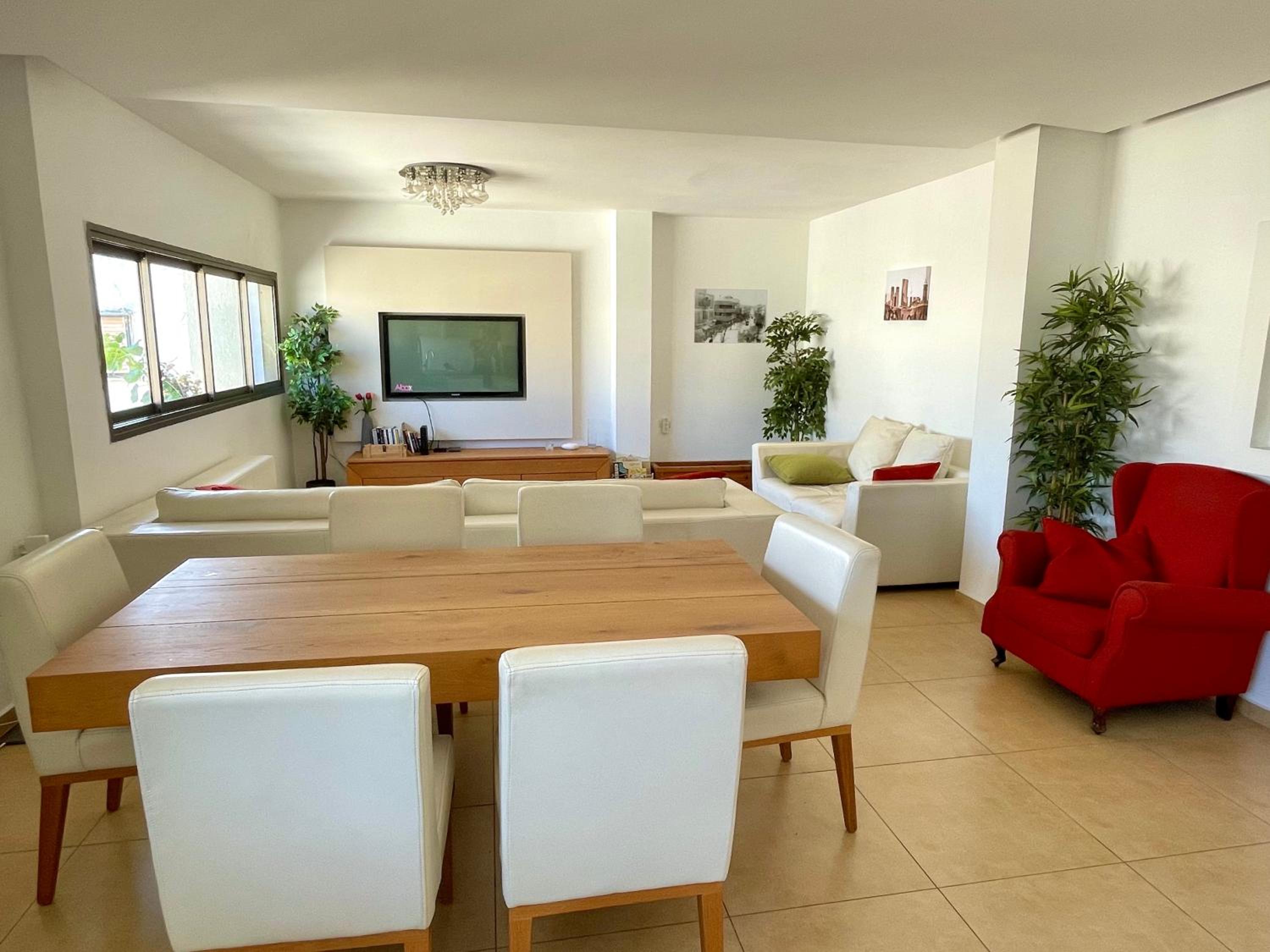 Beautiful 2-bedroom condo in the heart of Tel Aviv view 4