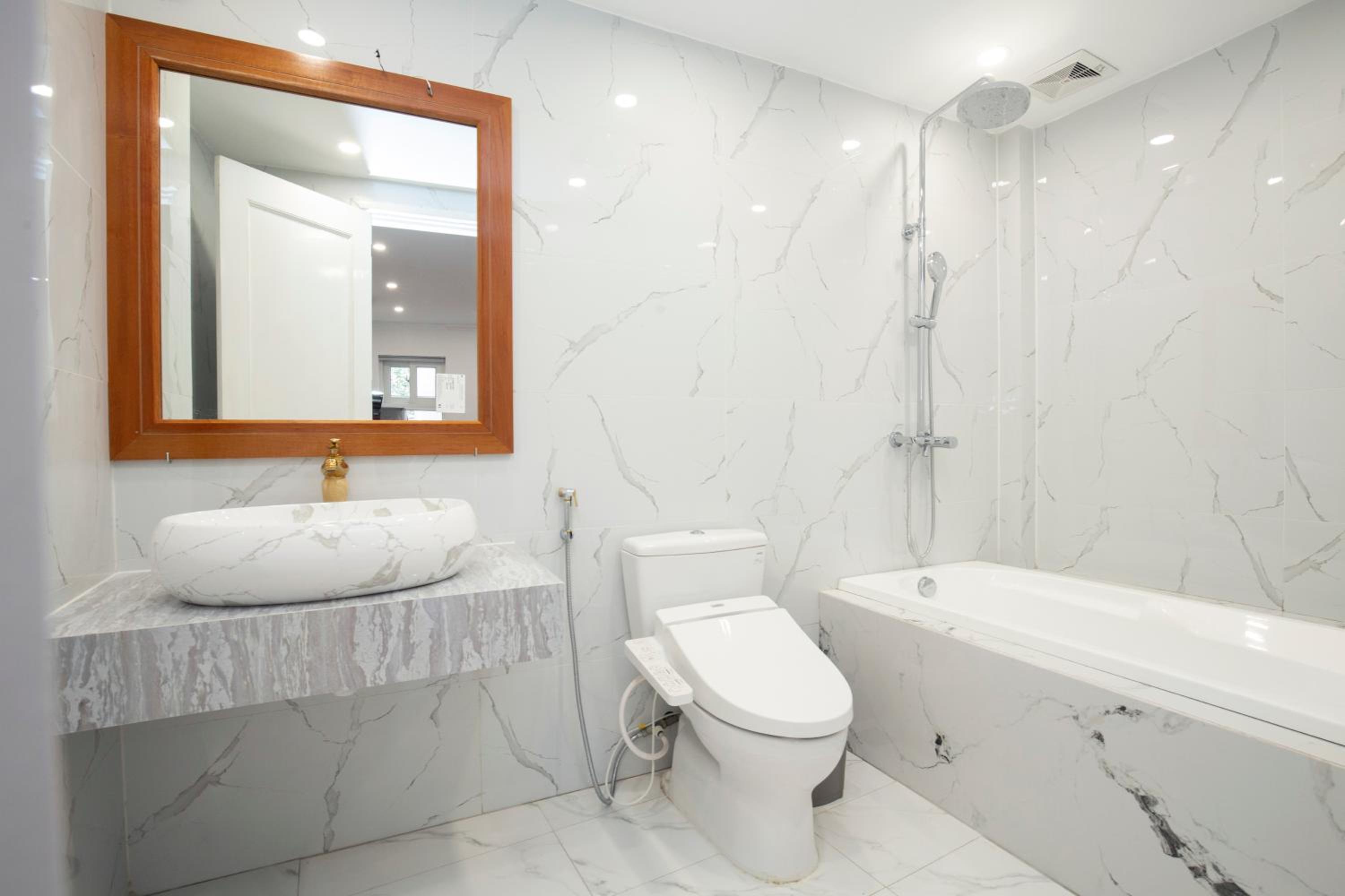 Sumitomo Tower-1 Bed Apartment & Hotel