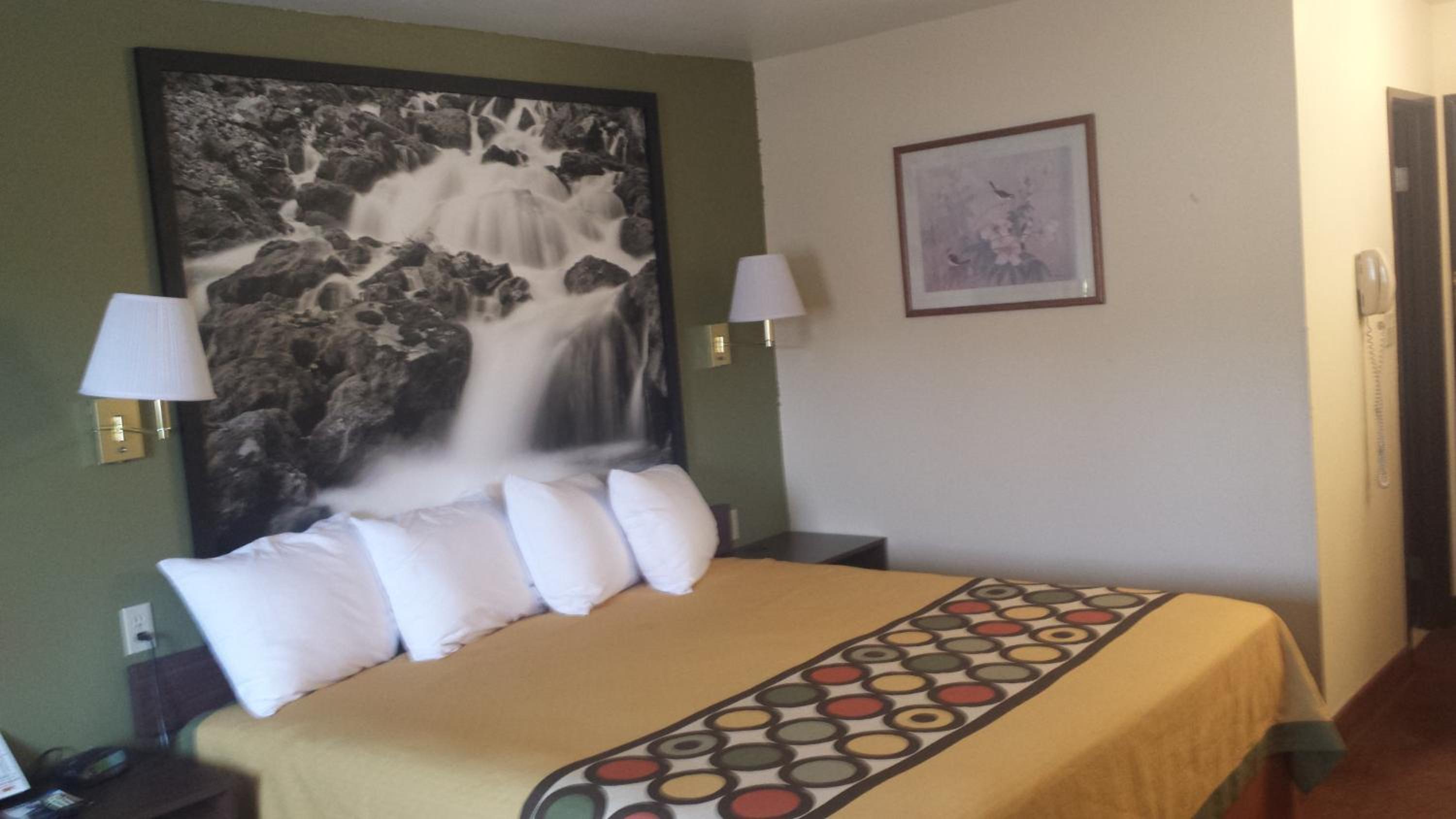 Rawlins Vacations - Super 8 by Wyndham Rawlins Wyoming - Property Image 9