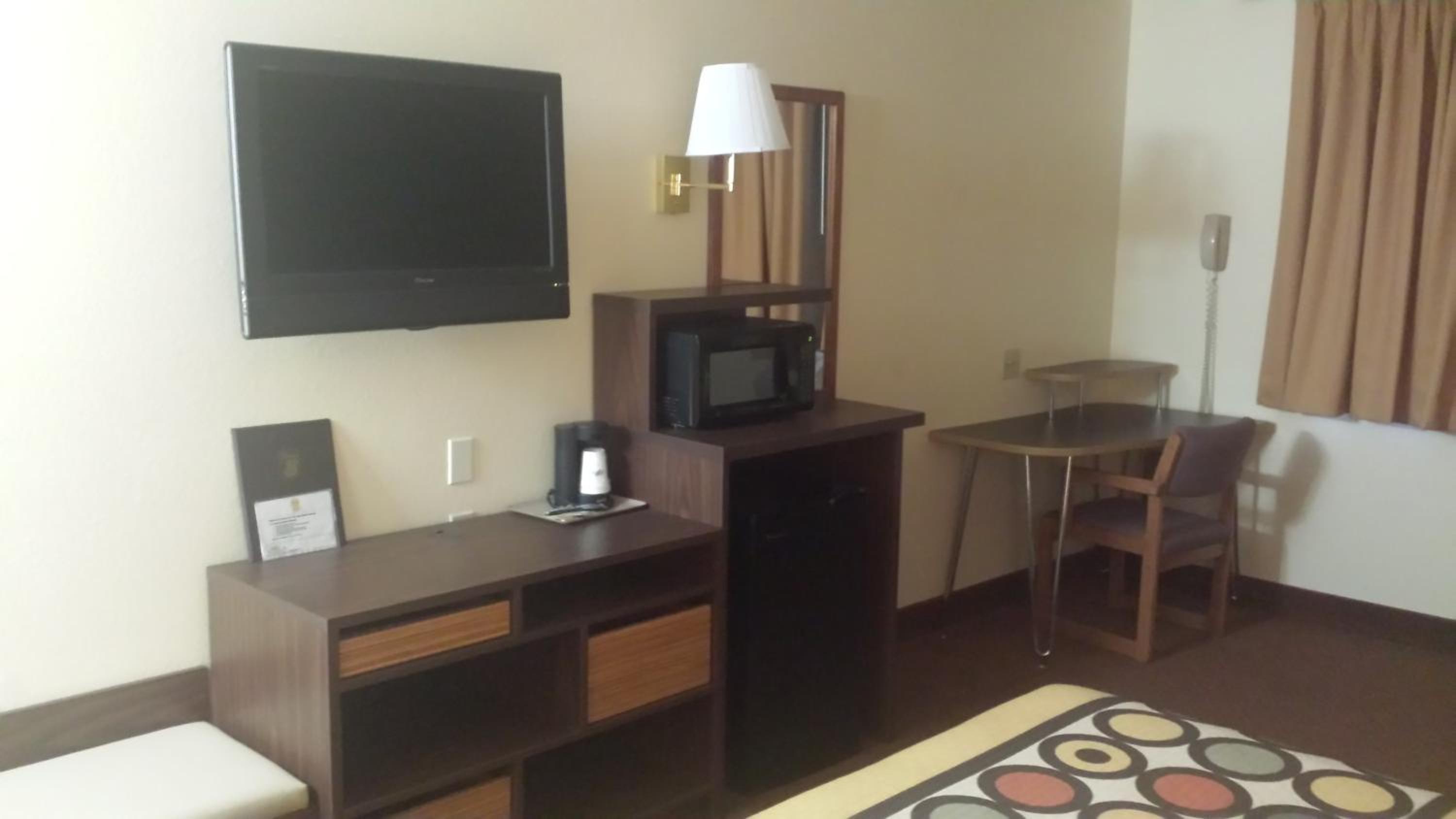 Rawlins Vacations - Super 8 by Wyndham Rawlins Wyoming - Property Image 11