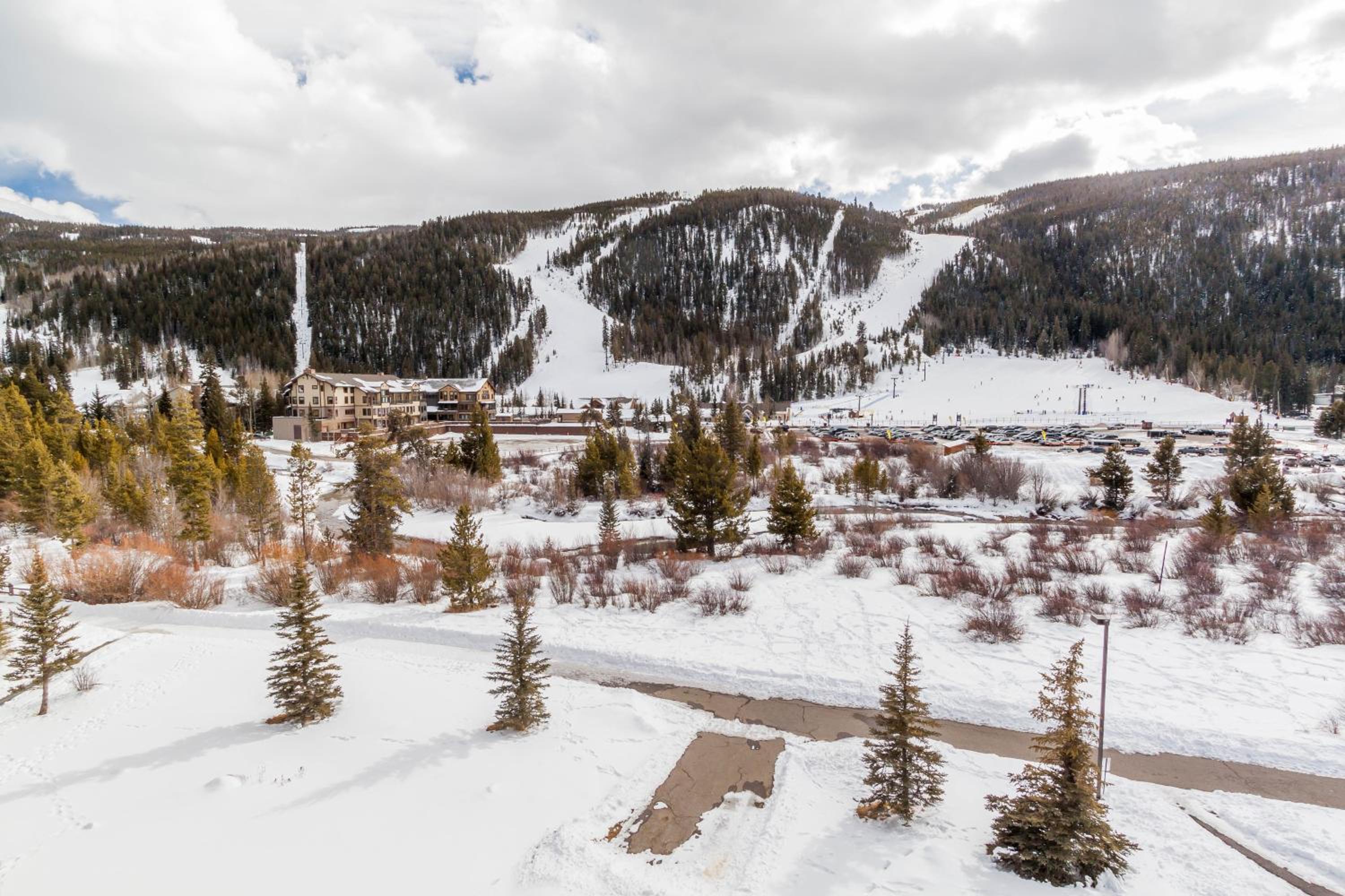 Tenderfoot Lodge by Summit County Mountain Retreats view 5