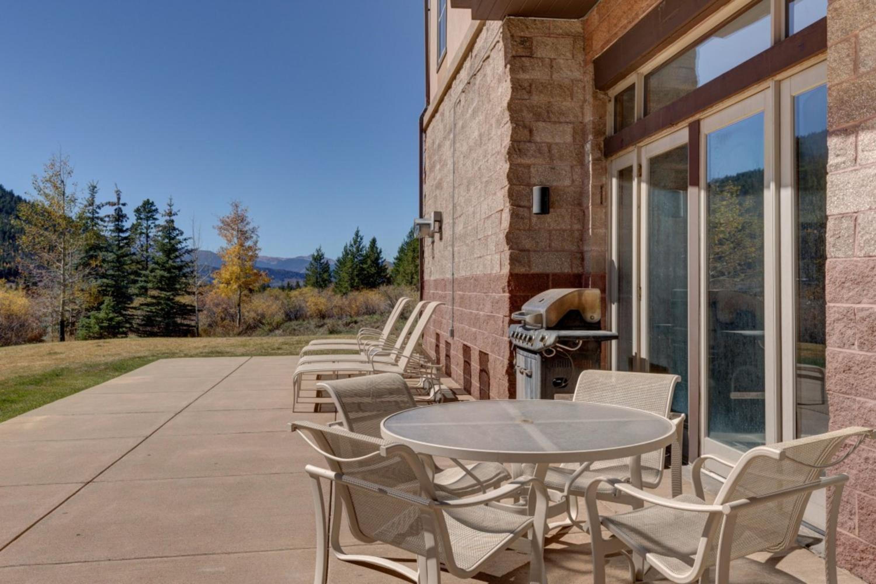Oro Grande by Summit County Mountain Retreats
