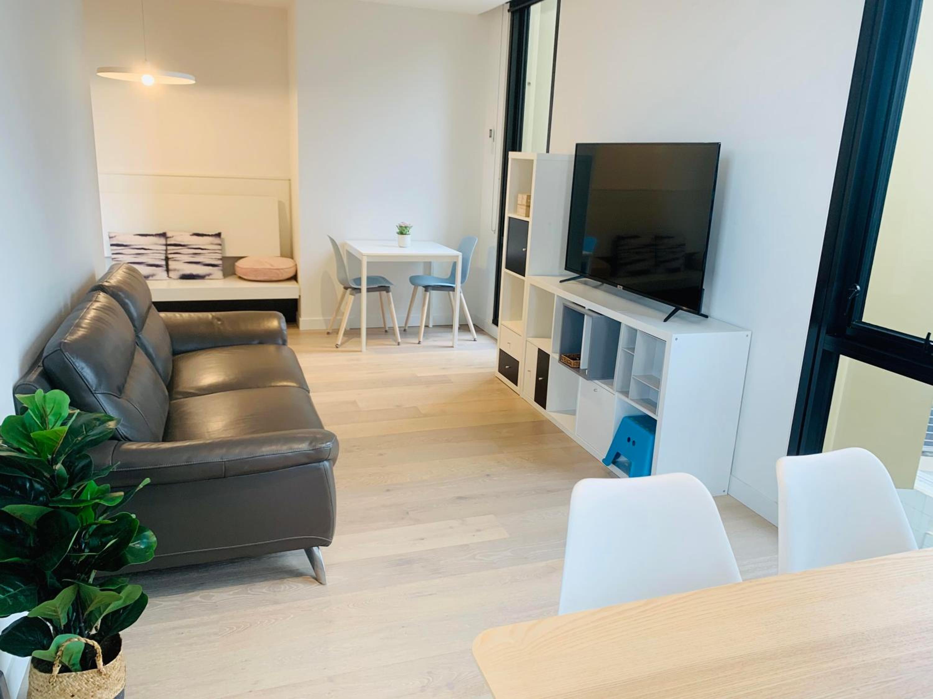 Melbourne CBD Empire Apartment