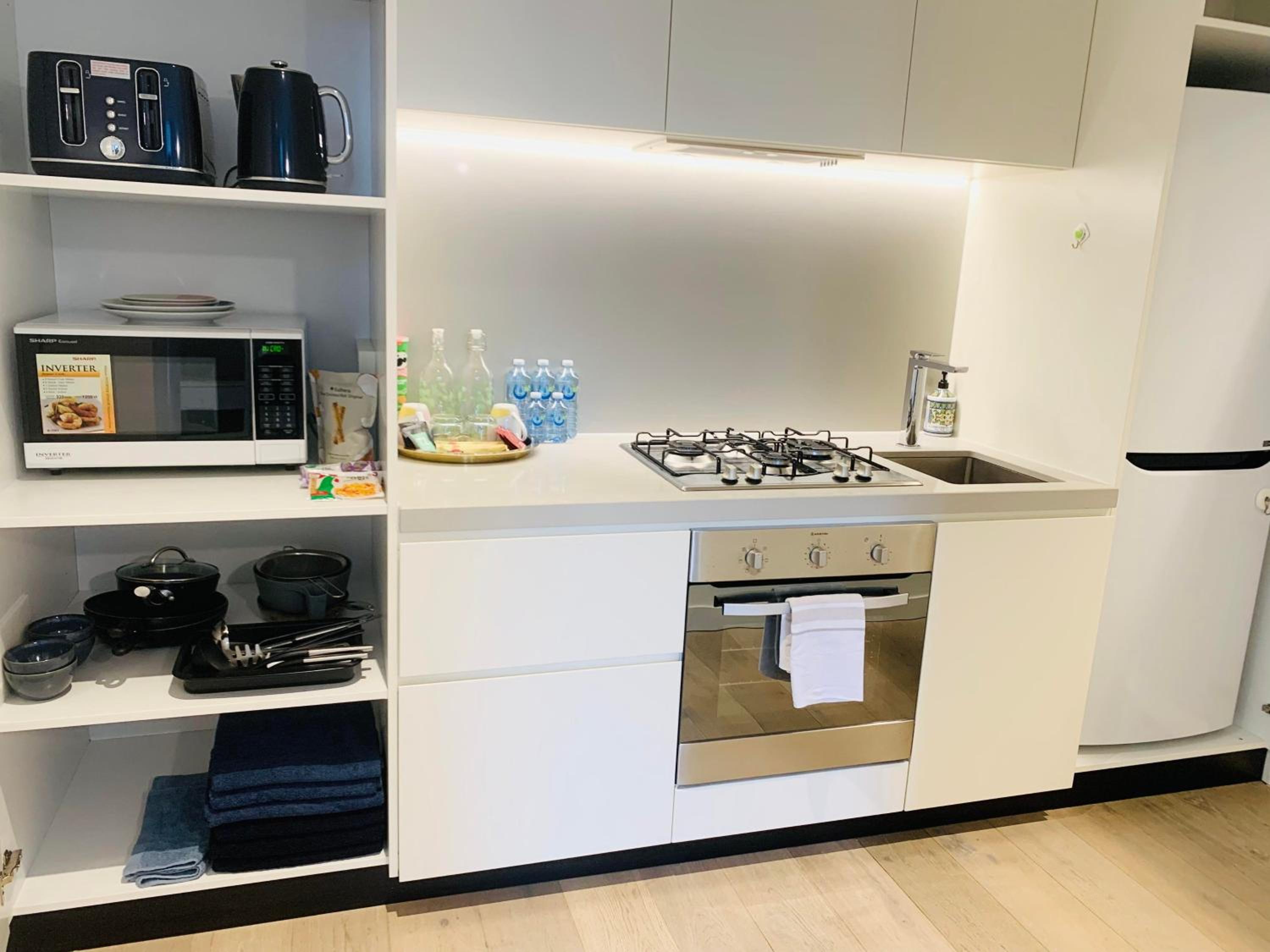 Melbourne CBD Empire Apartment