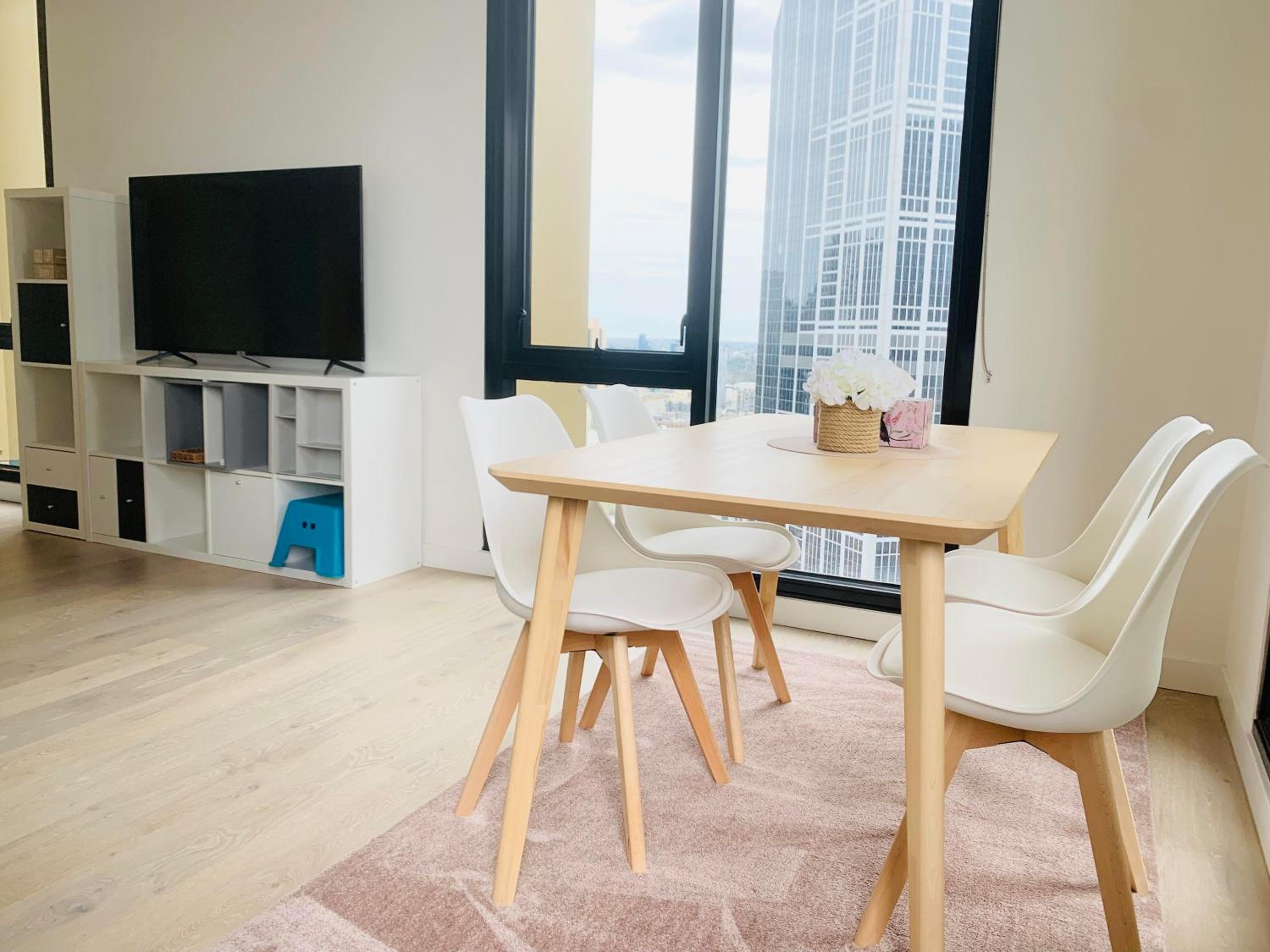 Melbourne CBD Empire Apartment