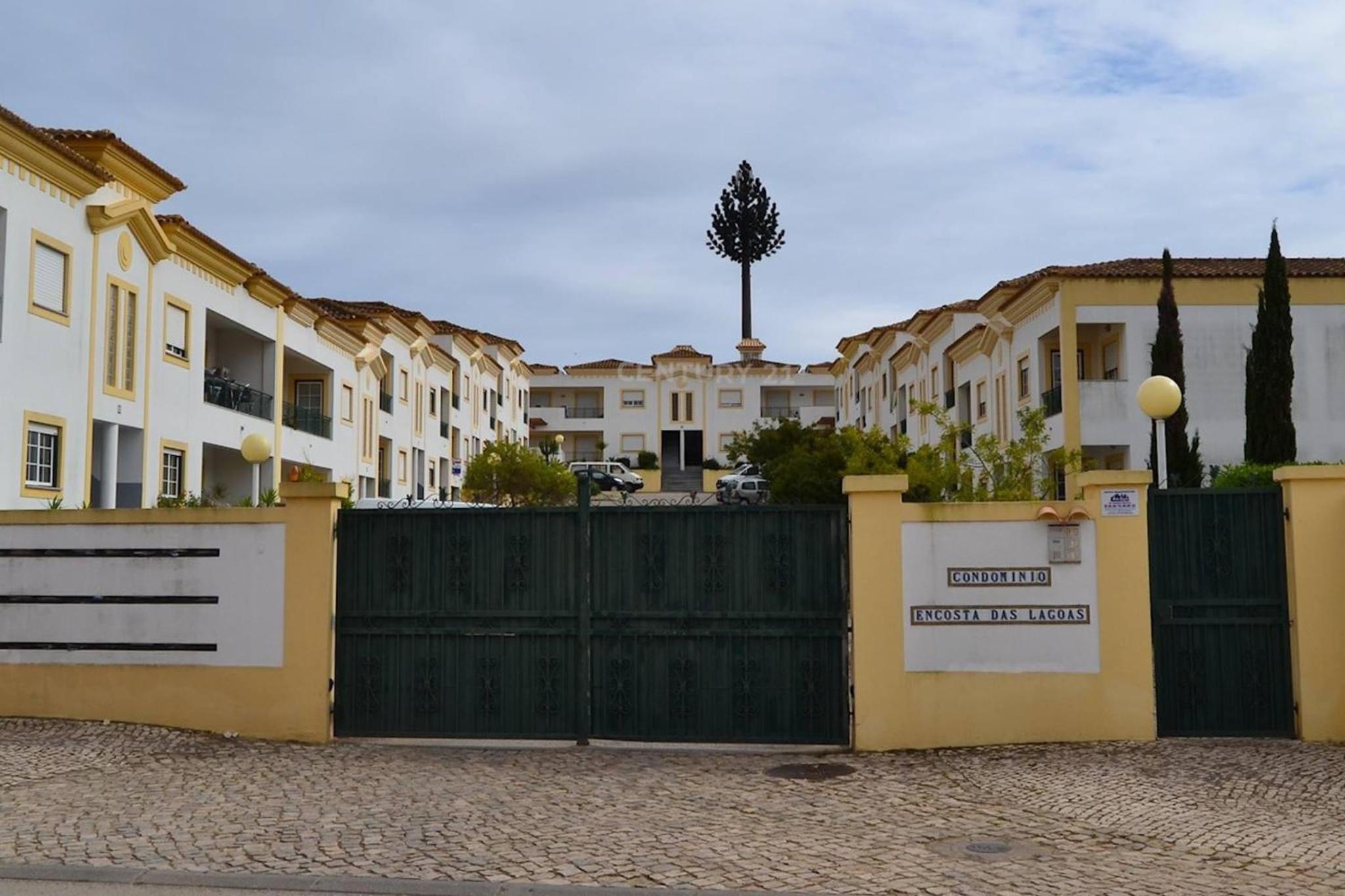 Apartamento T2 em condomínio fechado. view 2