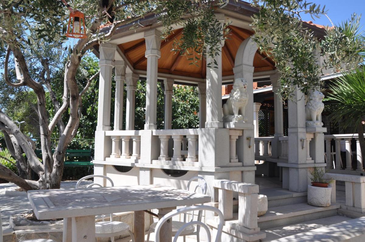 Photo 7