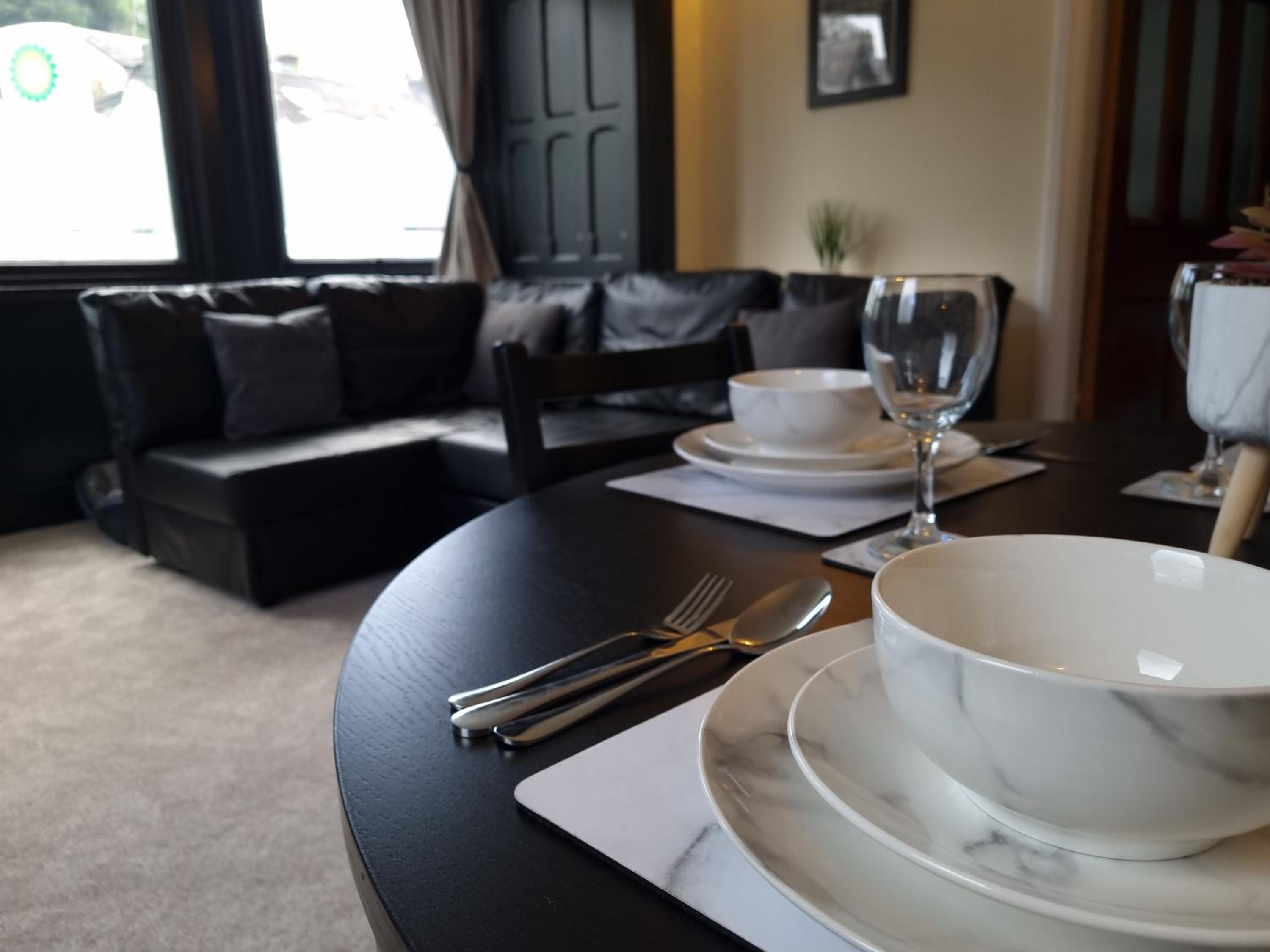 Entire holiday home with FREE parking & fast WIFI view 3