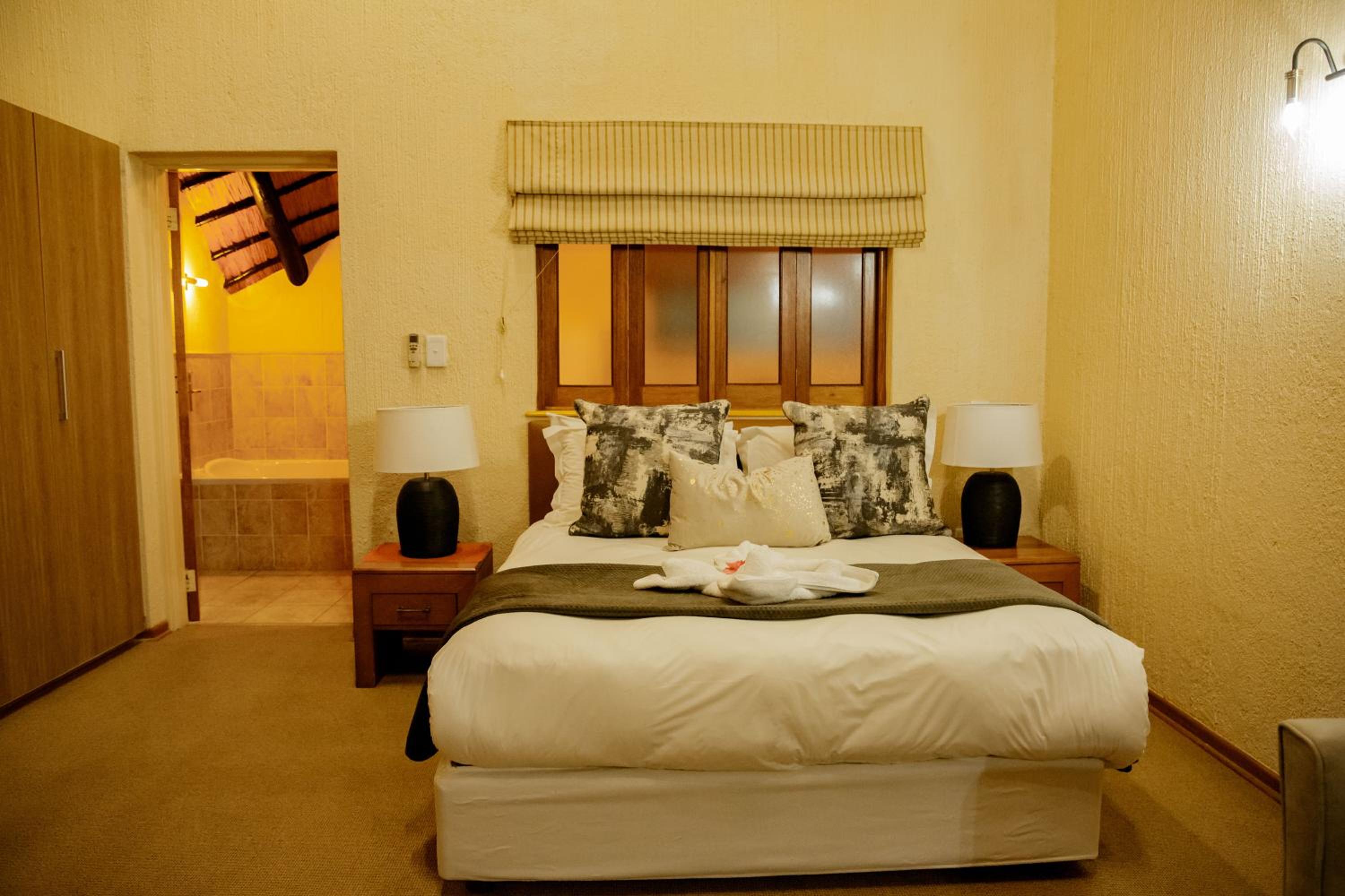 Hazyview Vacations - Kruger Park Lodge - Luxury Inyamatane Chalets - Property Image 44