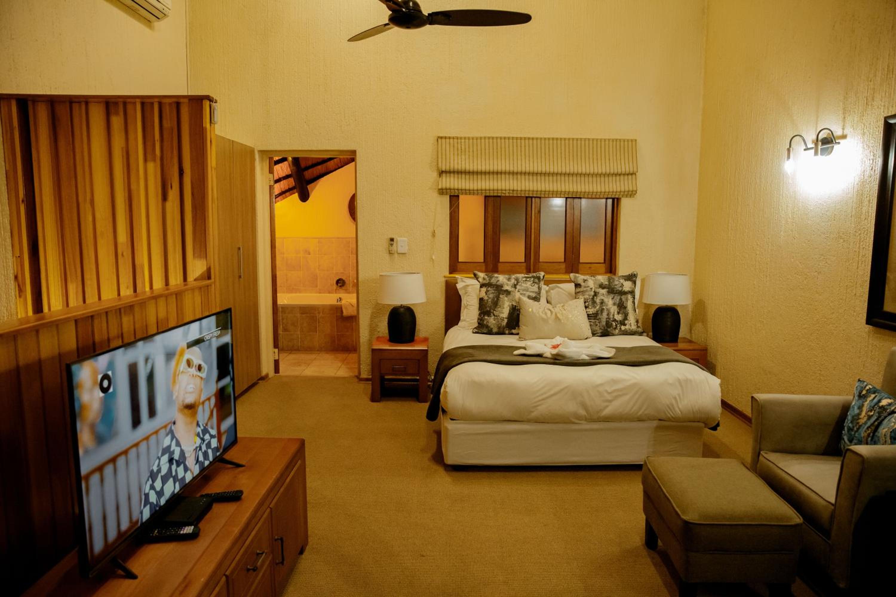 Hazyview Vacations - Kruger Park Lodge - Luxury Inyamatane Chalets - Property Image 41