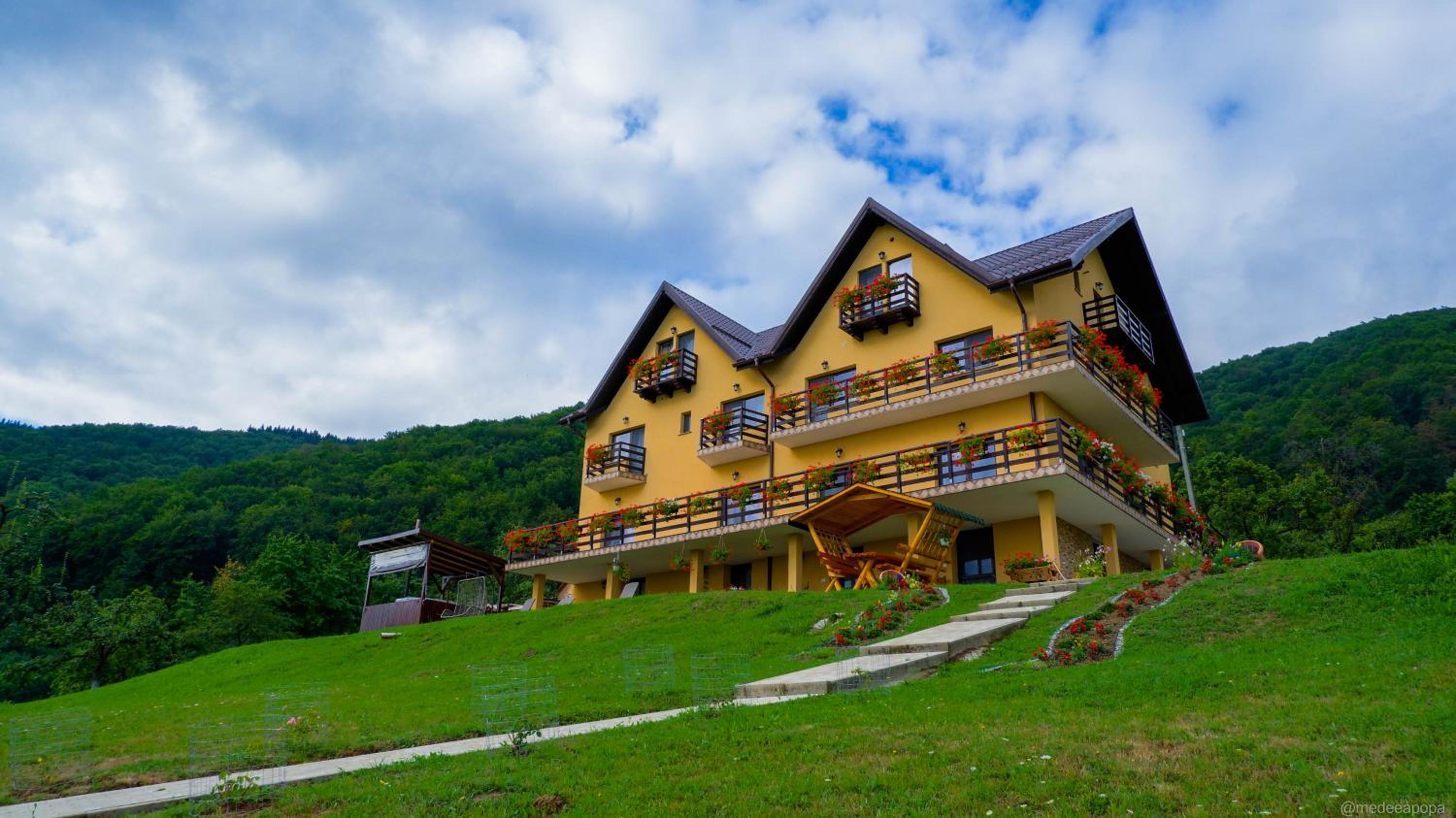 Casa Izvoarelor a piece of heaven view 4