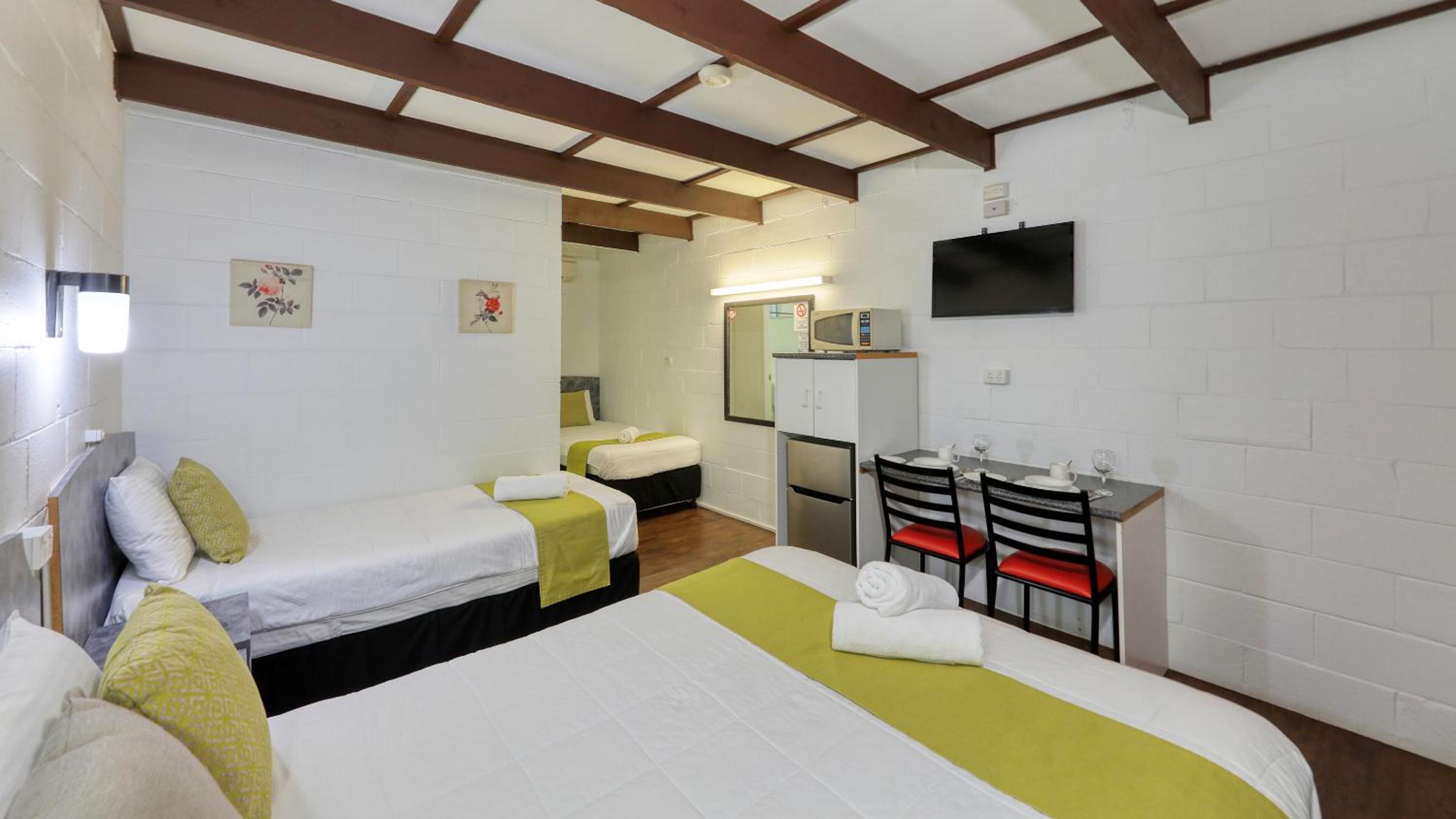 Azalea Motel