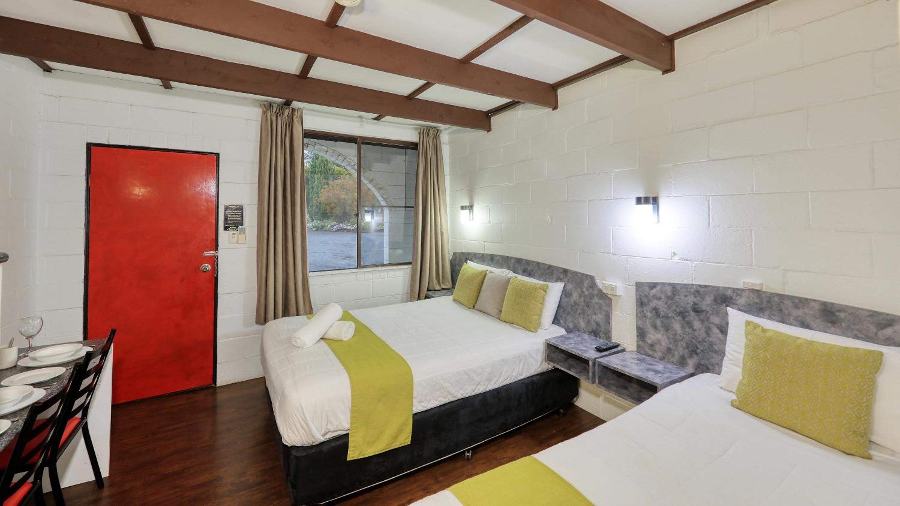 Azalea Motel
