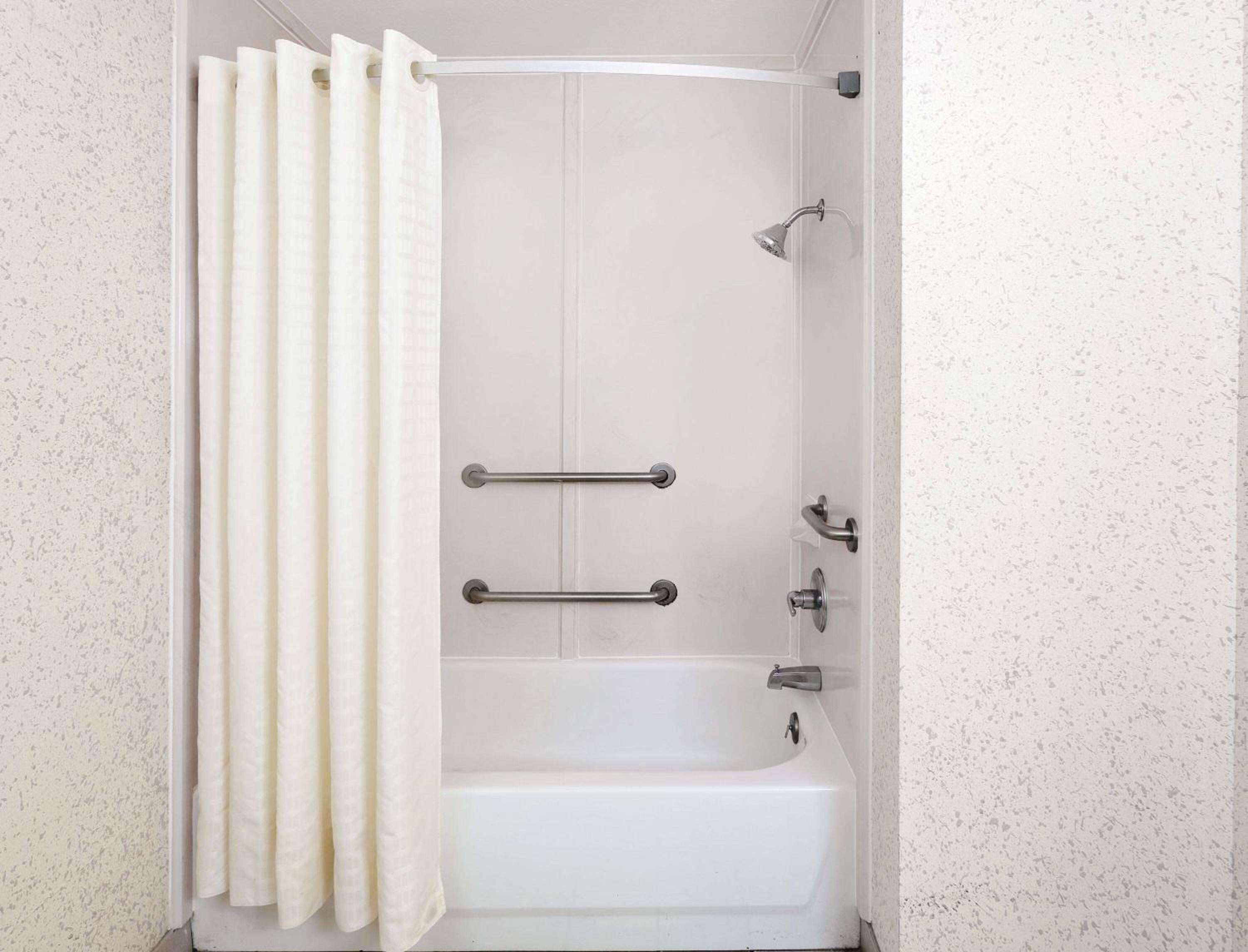 Days Inn & Suites by Wyndham Opelousas view 5