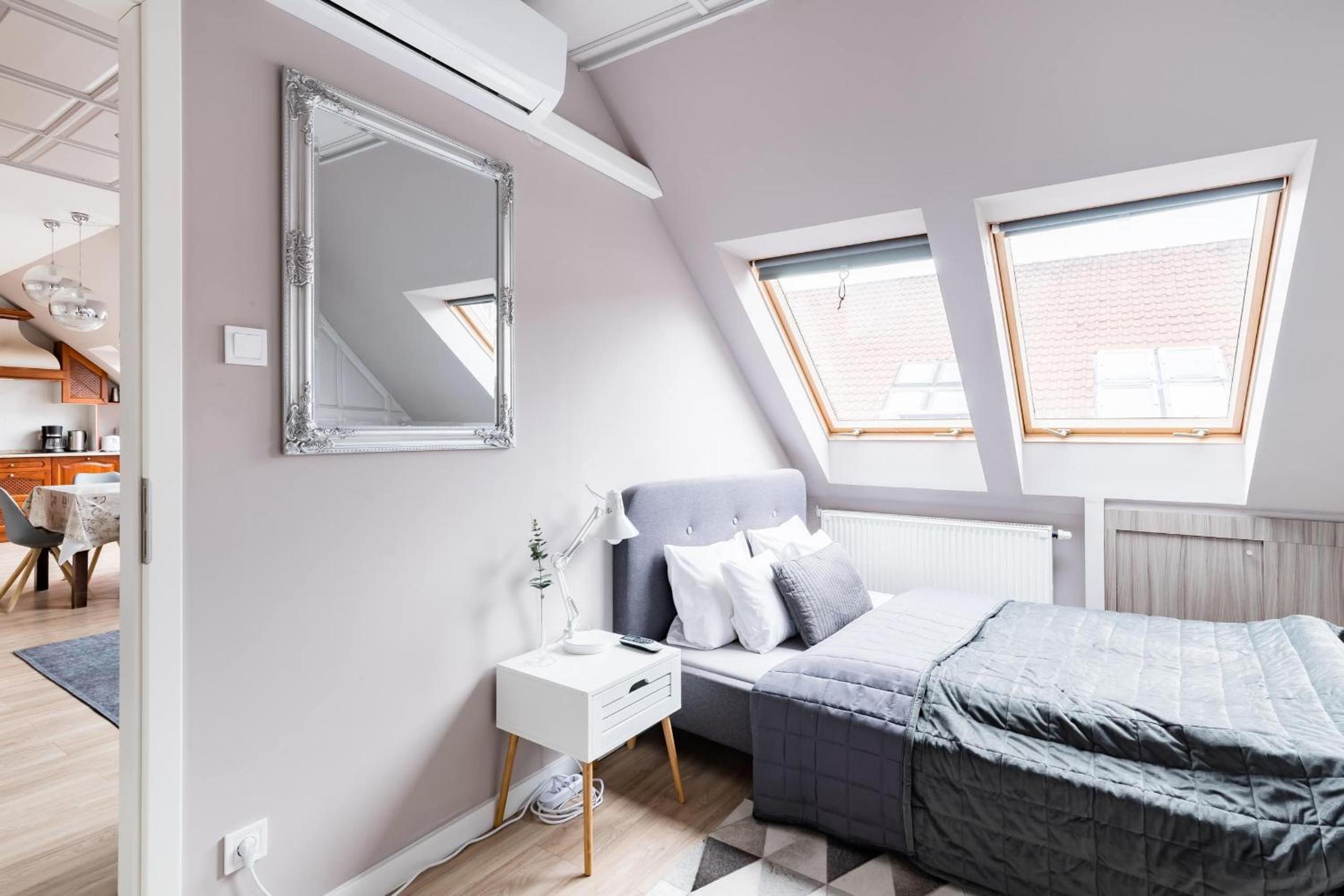 Sunny and Central 3-Bedroom Penthouse with Garage view 2