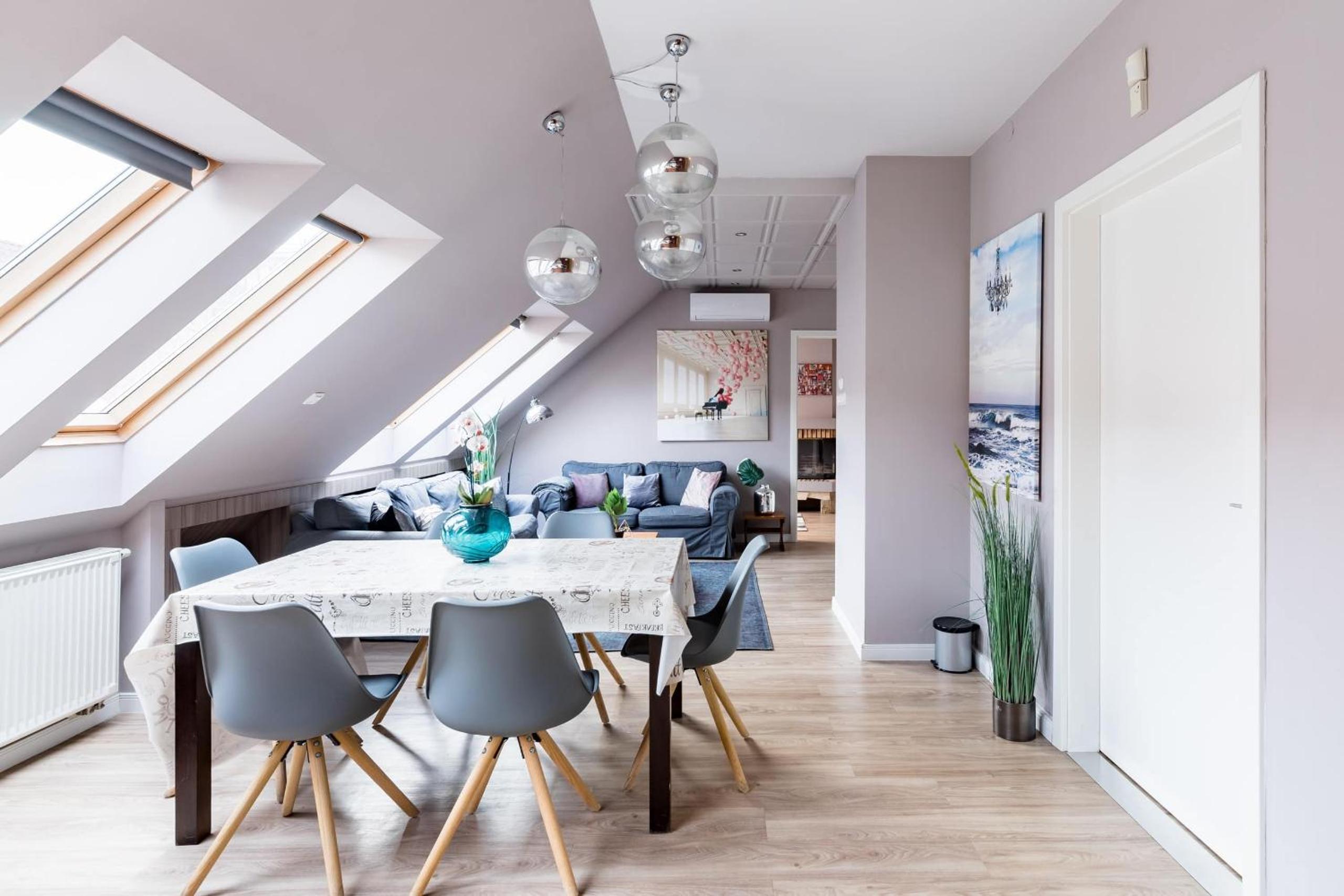 Sunny and Central 3-Bedroom Penthouse with Garage view 4
