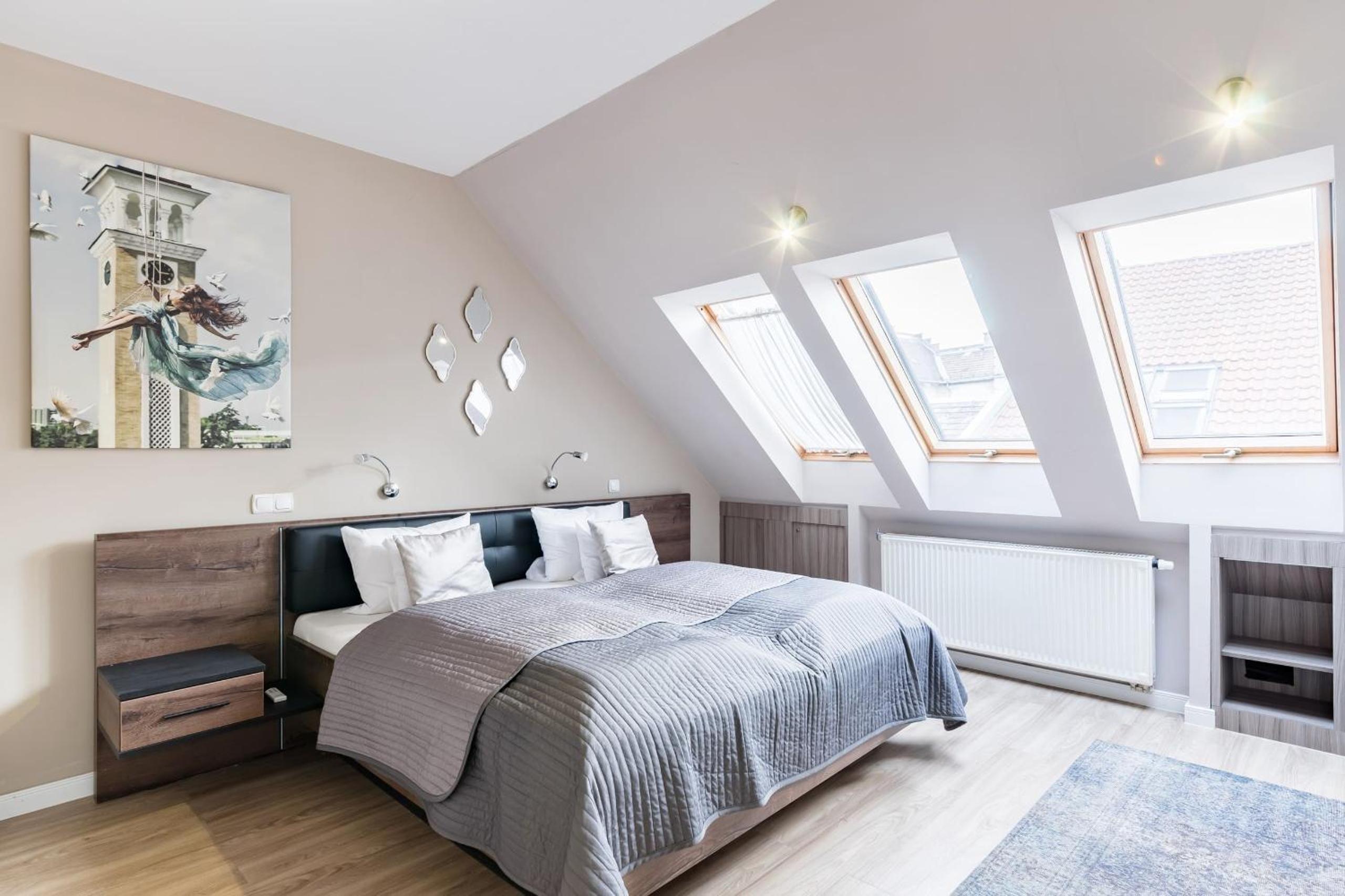 Sunny and Central 3-Bedroom Penthouse with Garage view 3