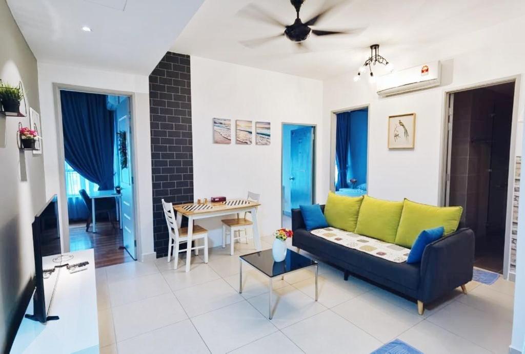 PROMO Connected train 4 Bedroom ABOVE MALL 20
