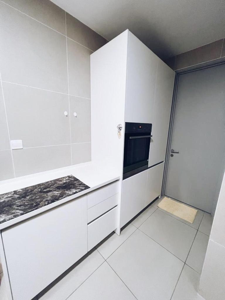 PROMO Connected train 4 Bedroom ABOVE MALL 20