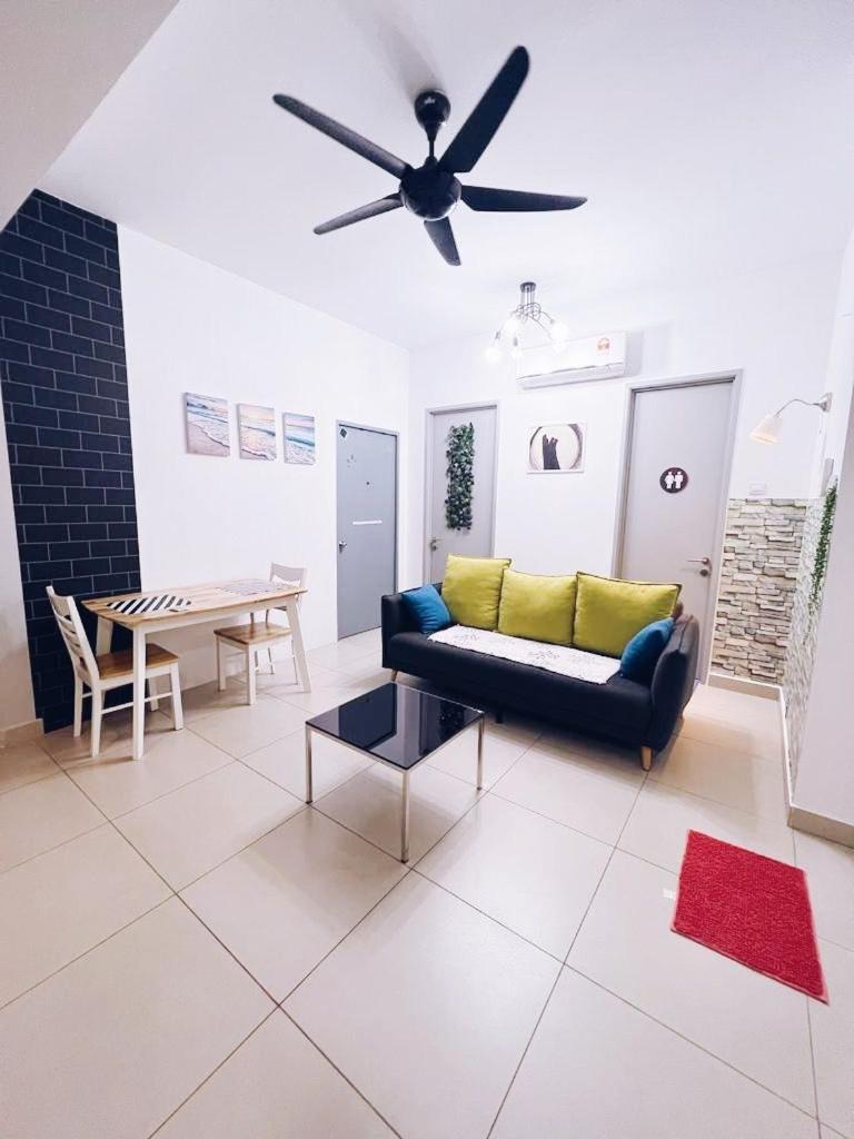 PROMO Connected train 4 Bedroom ABOVE MALL 20