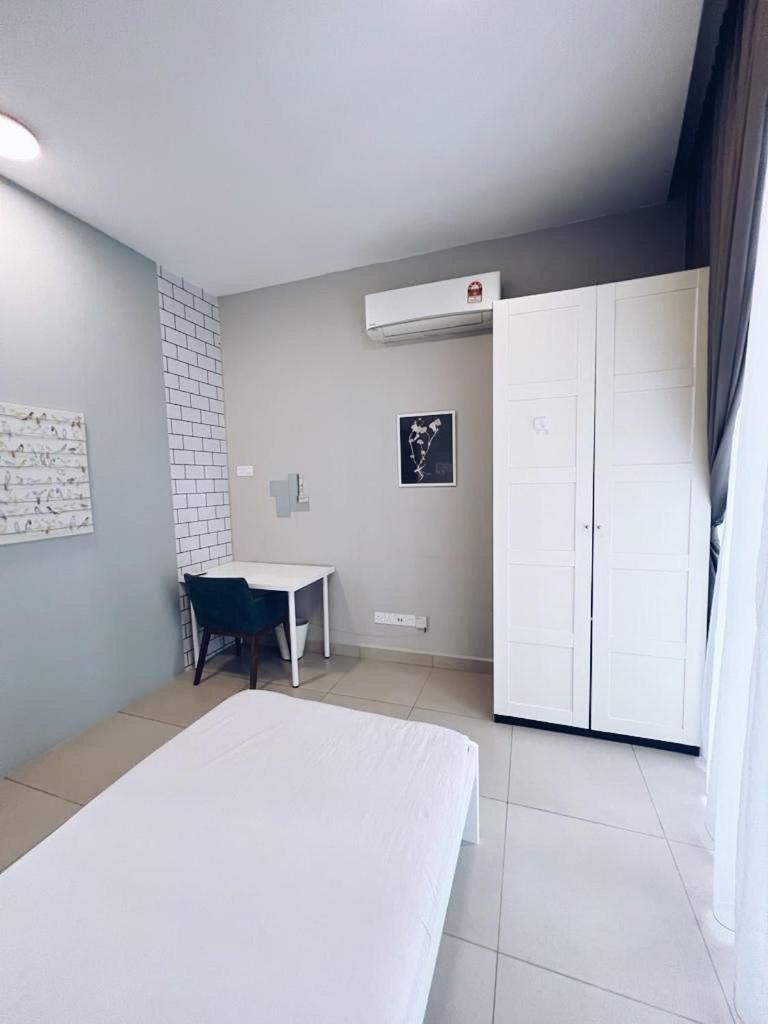 PROMO Connected train 4 Bedroom ABOVE MALL 20
