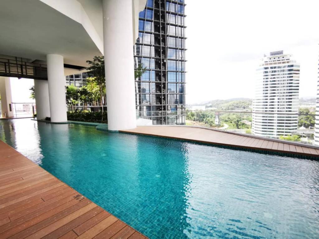 PROMO Connected train 4 Bedroom ABOVE MALL 20