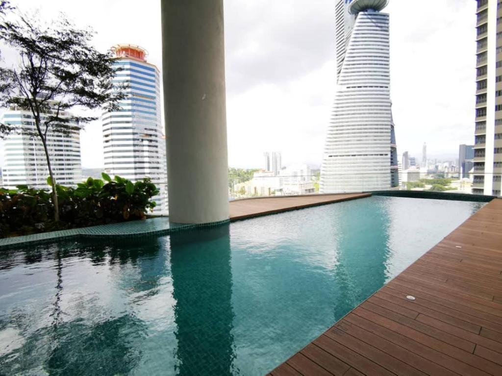 PROMO Connected train 4 Bedroom ABOVE MALL 20