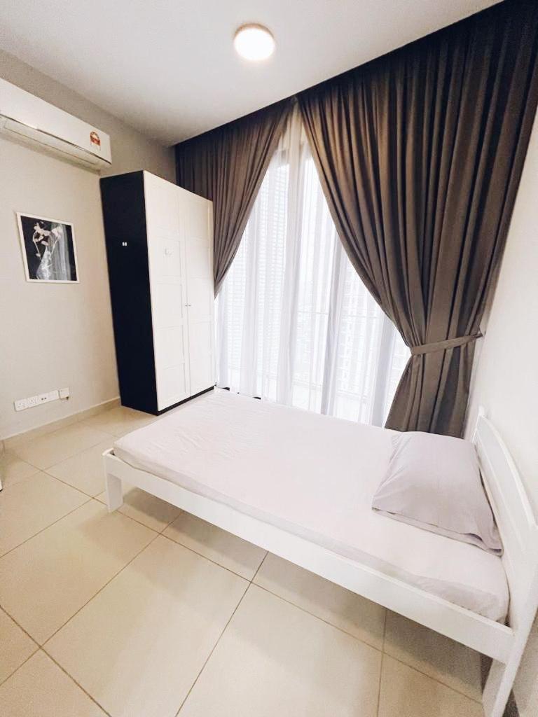 PROMO Connected train 4 Bedroom ABOVE MALL 20