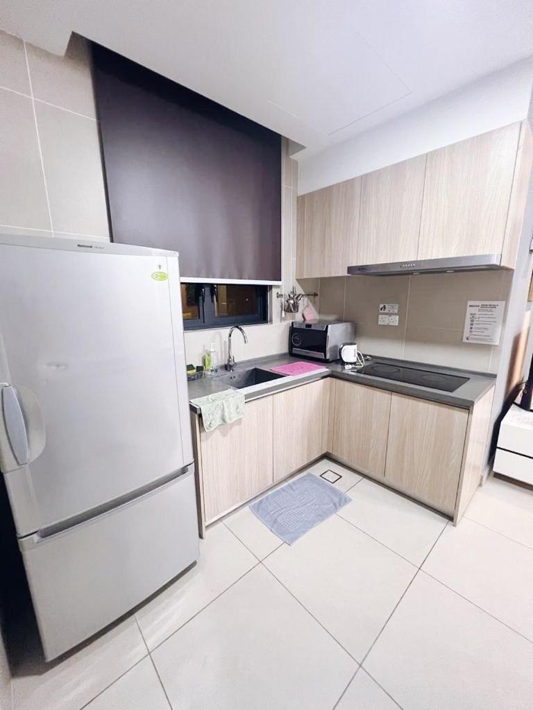 PROMO Connected train 4 Bedroom ABOVE MALL 20