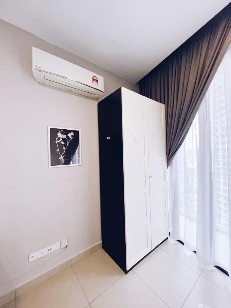 PROMO Connected train 4 Bedroom ABOVE MALL 20