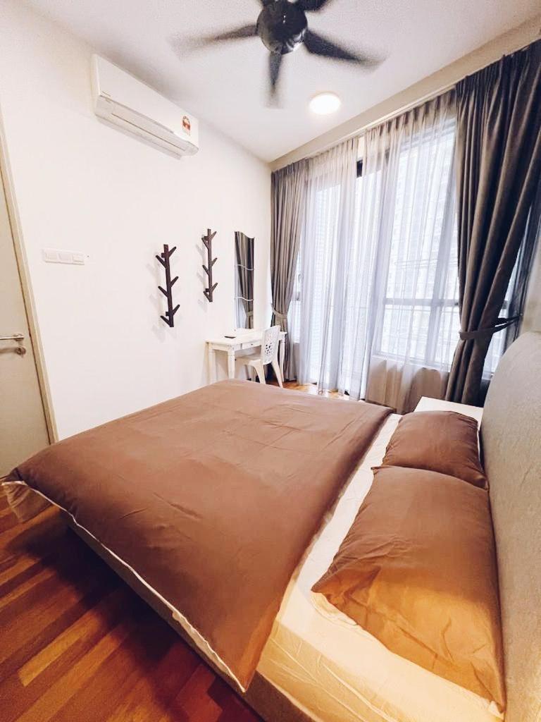 PROMO Connected train 4 Bedroom ABOVE MALL 20
