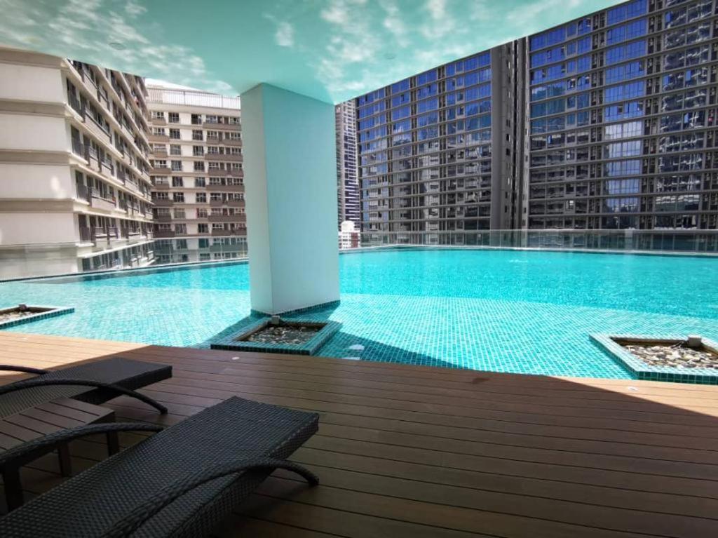 PROMO Connected train 4 Bedroom ABOVE MALL 20
