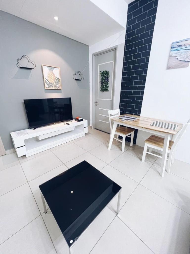 PROMO Connected train 4 Bedroom ABOVE MALL 20