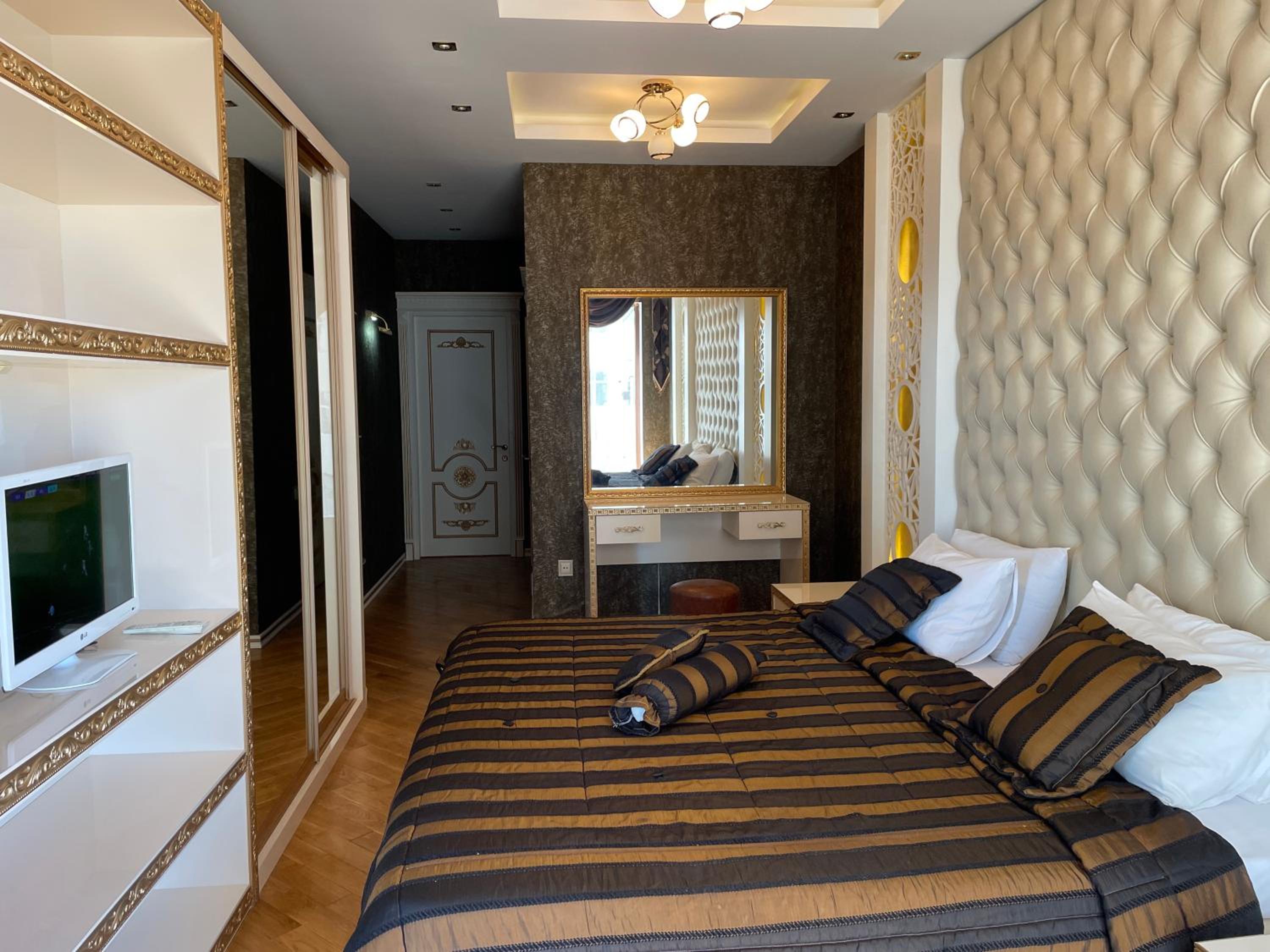 Park Azure Louvre apartment
