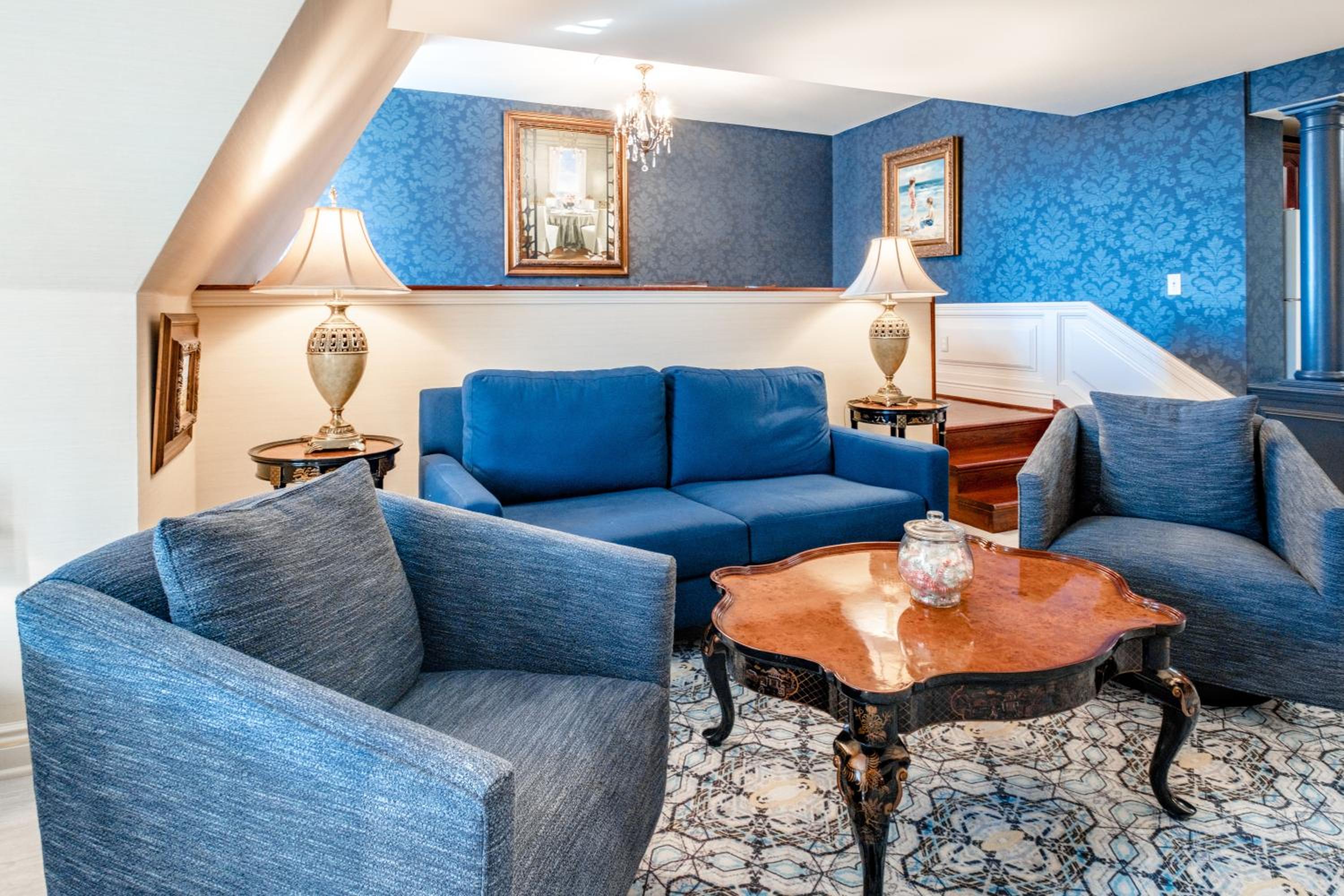 Red Coach Inn