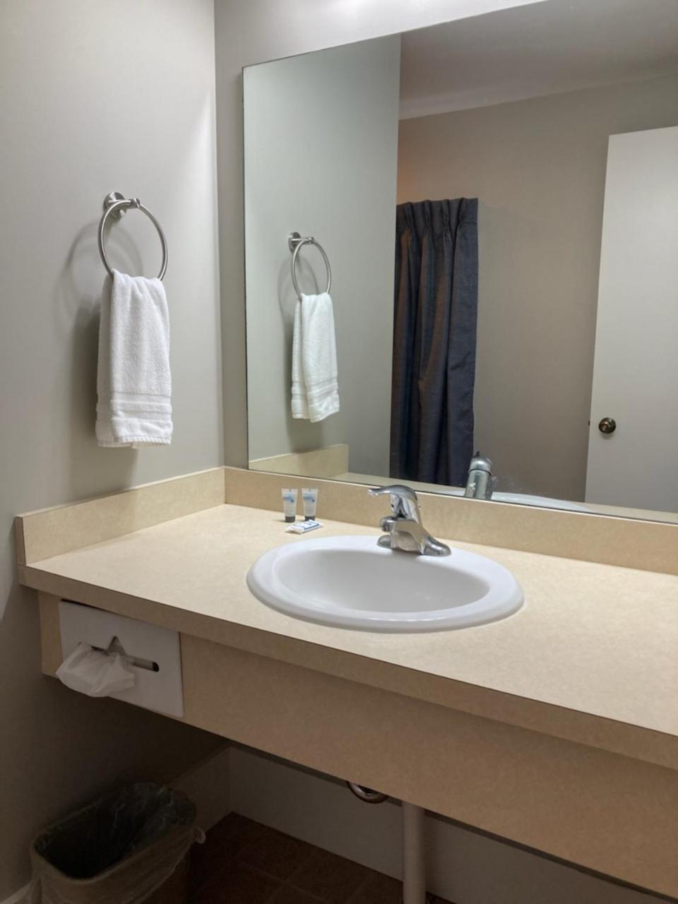 Country Squire Inn and Suites - Property Image 9