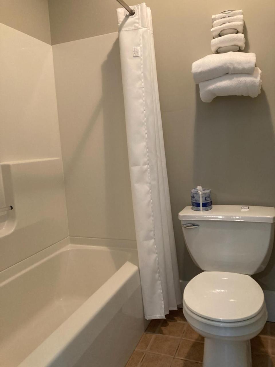 Country Squire Inn and Suites - Property Image 27