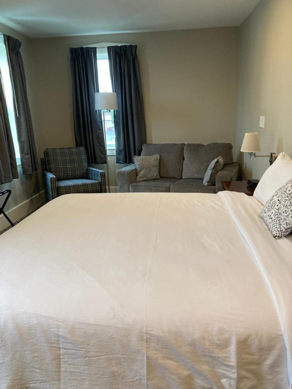 Country Squire Inn and Suites - Property Image 25