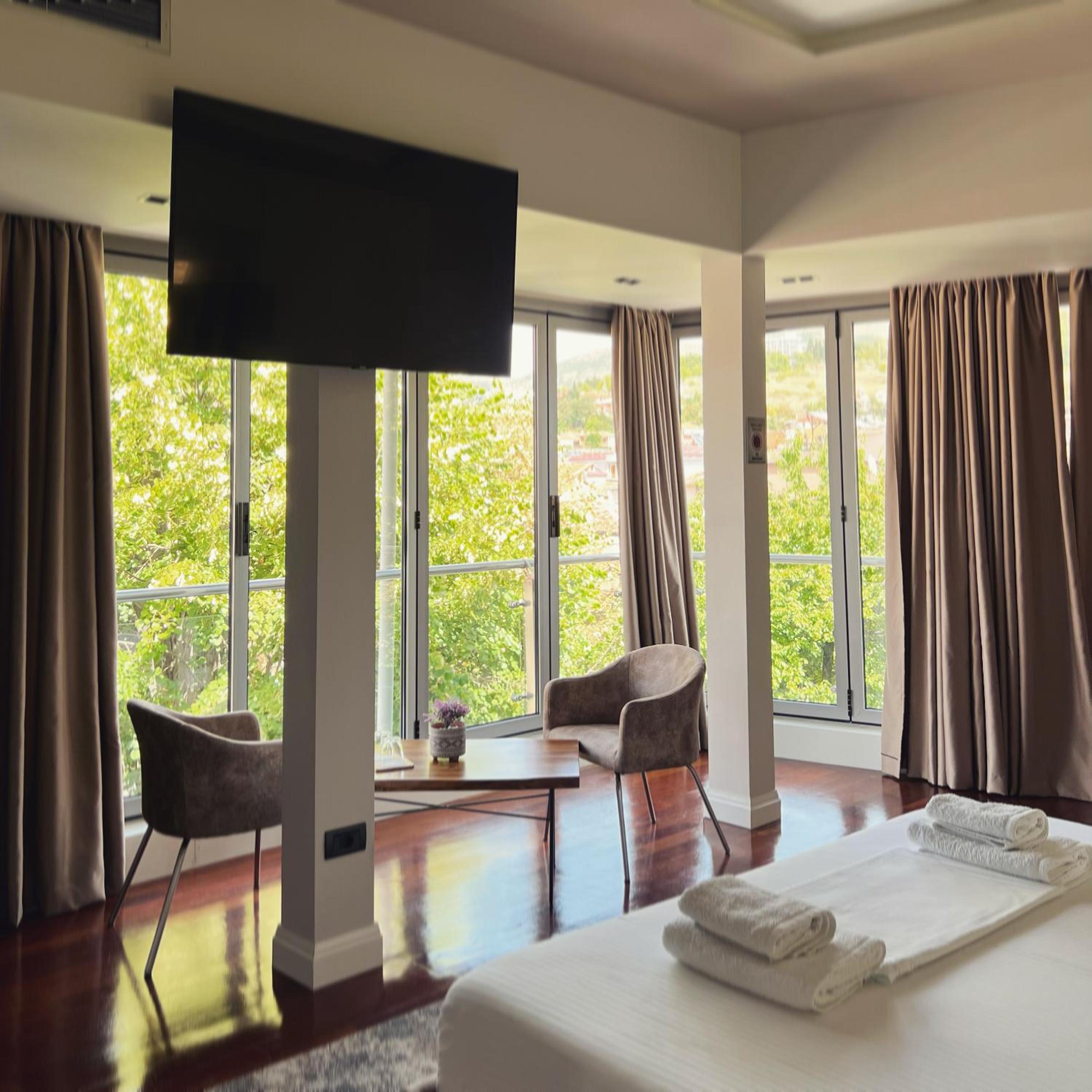 Hotel Secret Hotel,Korce